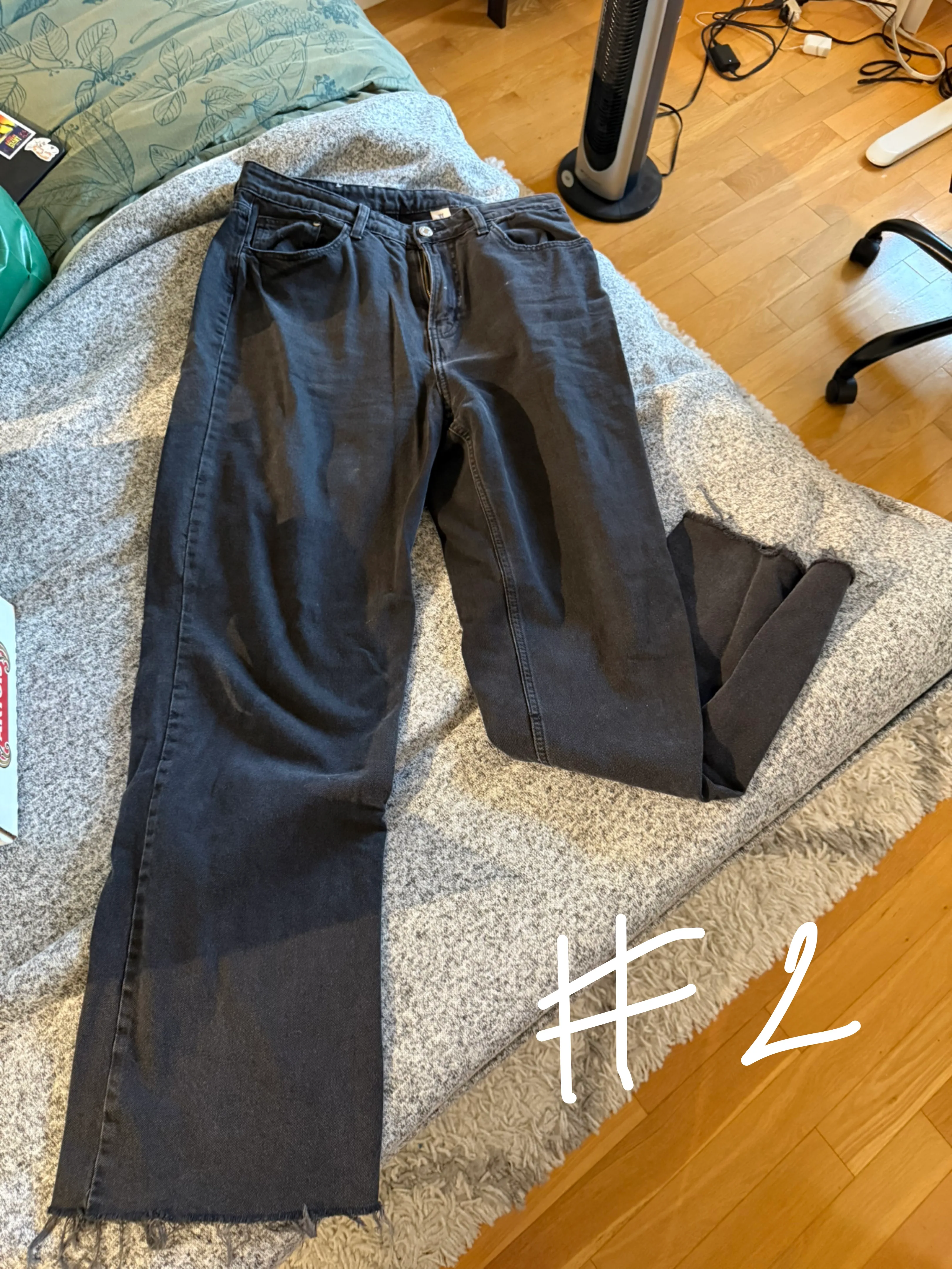 Assorted H&M (Size10,14) and Old Navy (Size10,12) Women's Jeans image indicator(2)