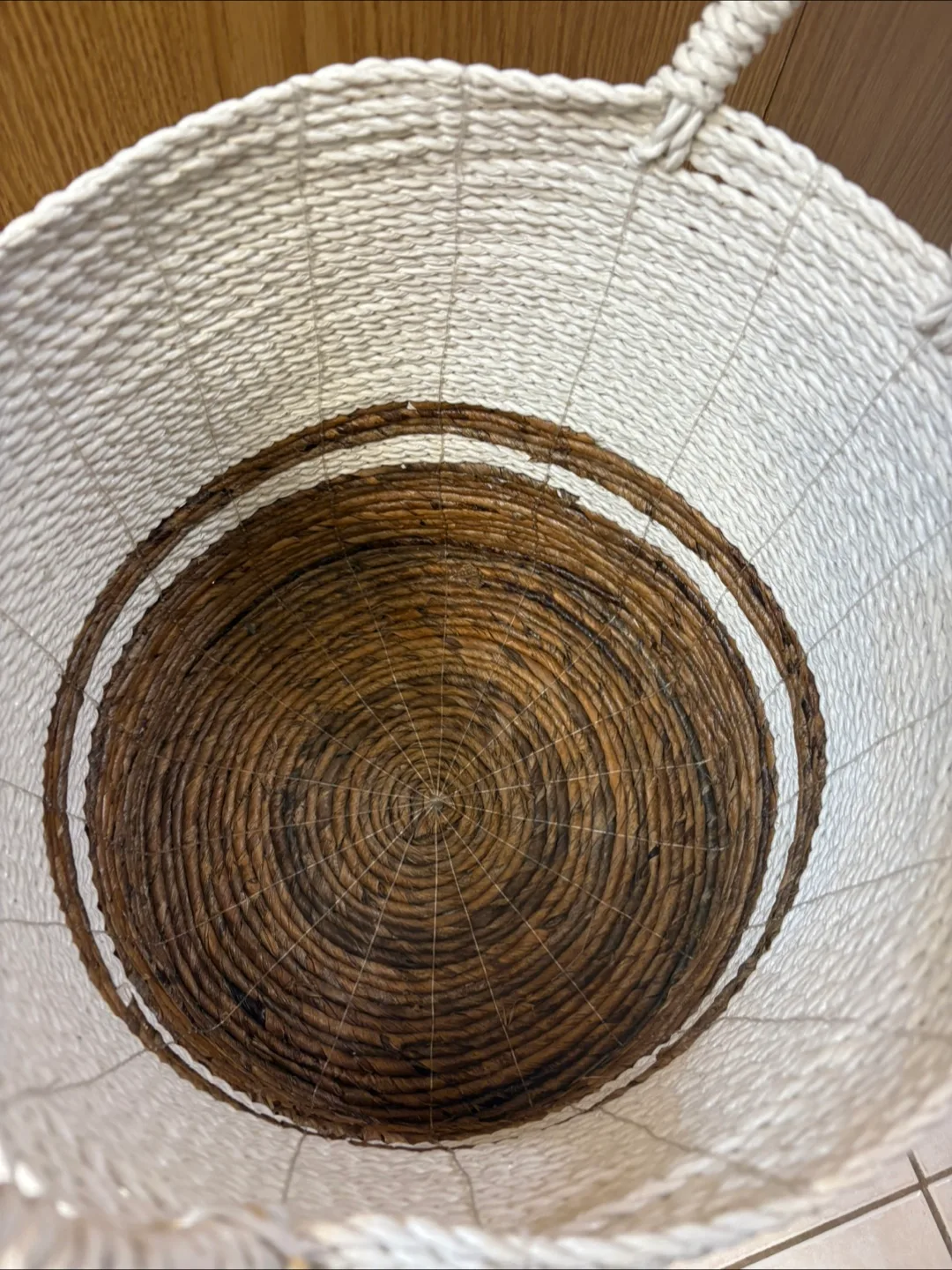 Woven Basket with Handles image indicator(2)