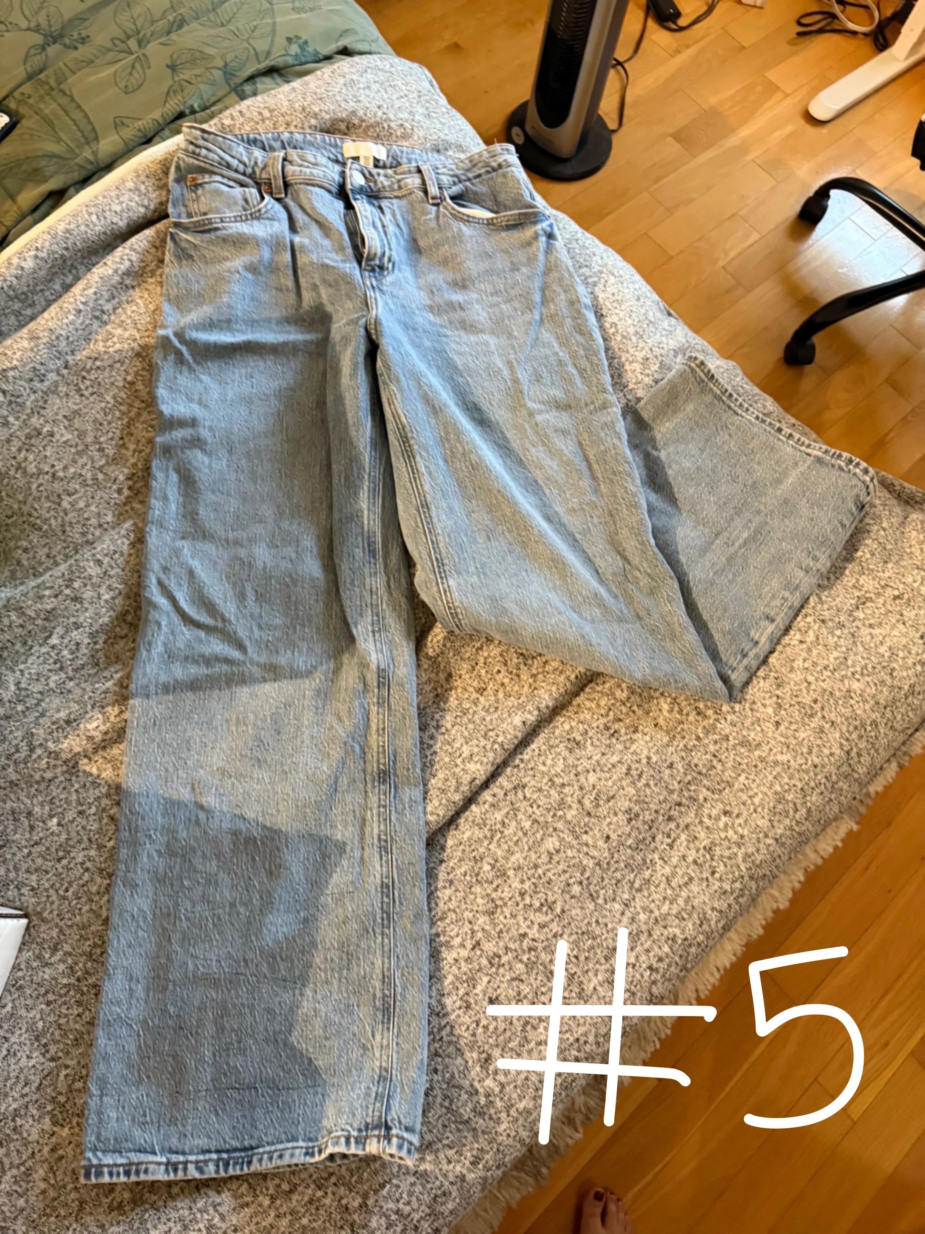 Assorted H&M (Size10,14) and Old Navy (Size10,12) Women's Jeans image indicator(5)