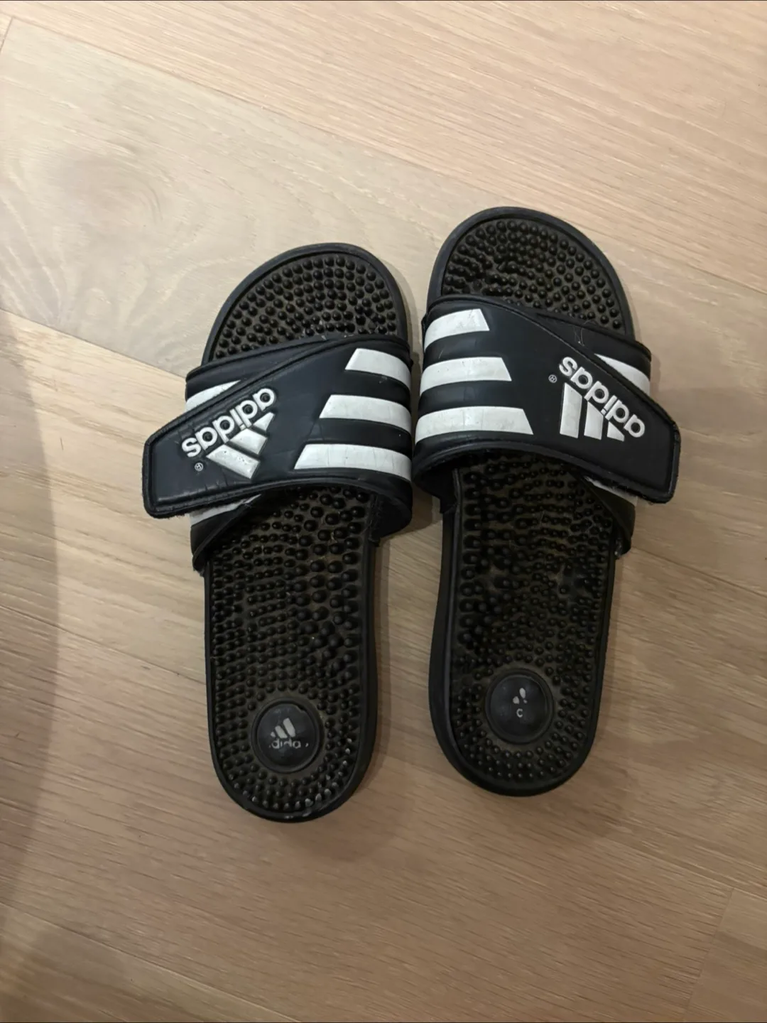 Adidas slides thumbnail