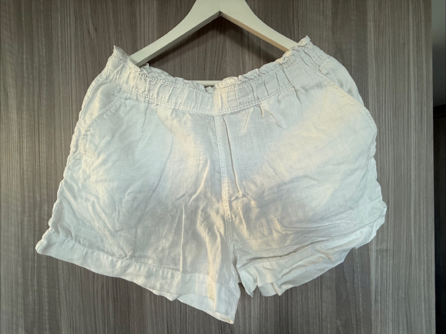 H&M White Linen Shorts - Size M