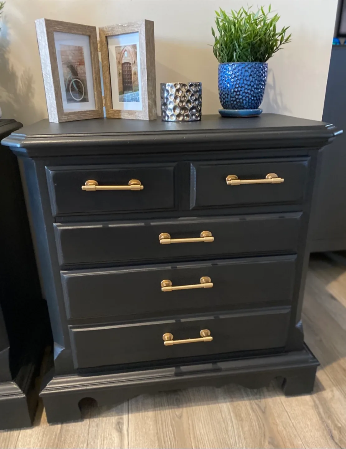 Hardwood Thomasville Nightstands Pair Black & Gold image indicator(4)