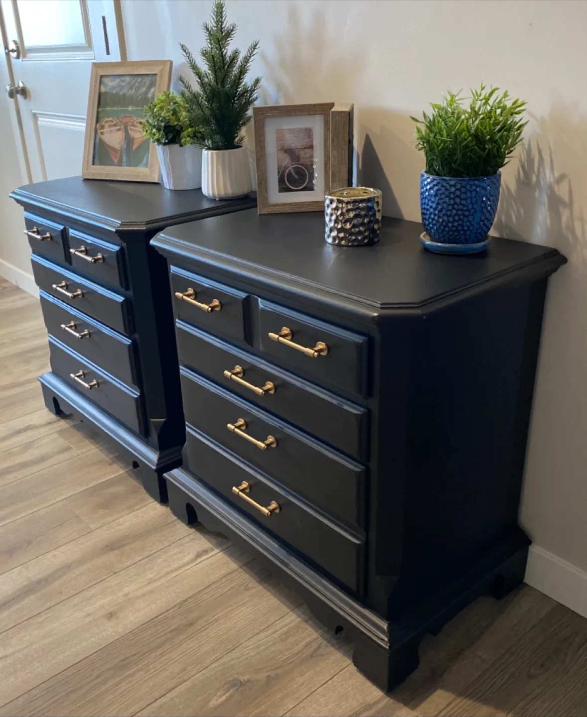 Hardwood Thomasville Nightstands Pair Black & Gold image indicator(6)