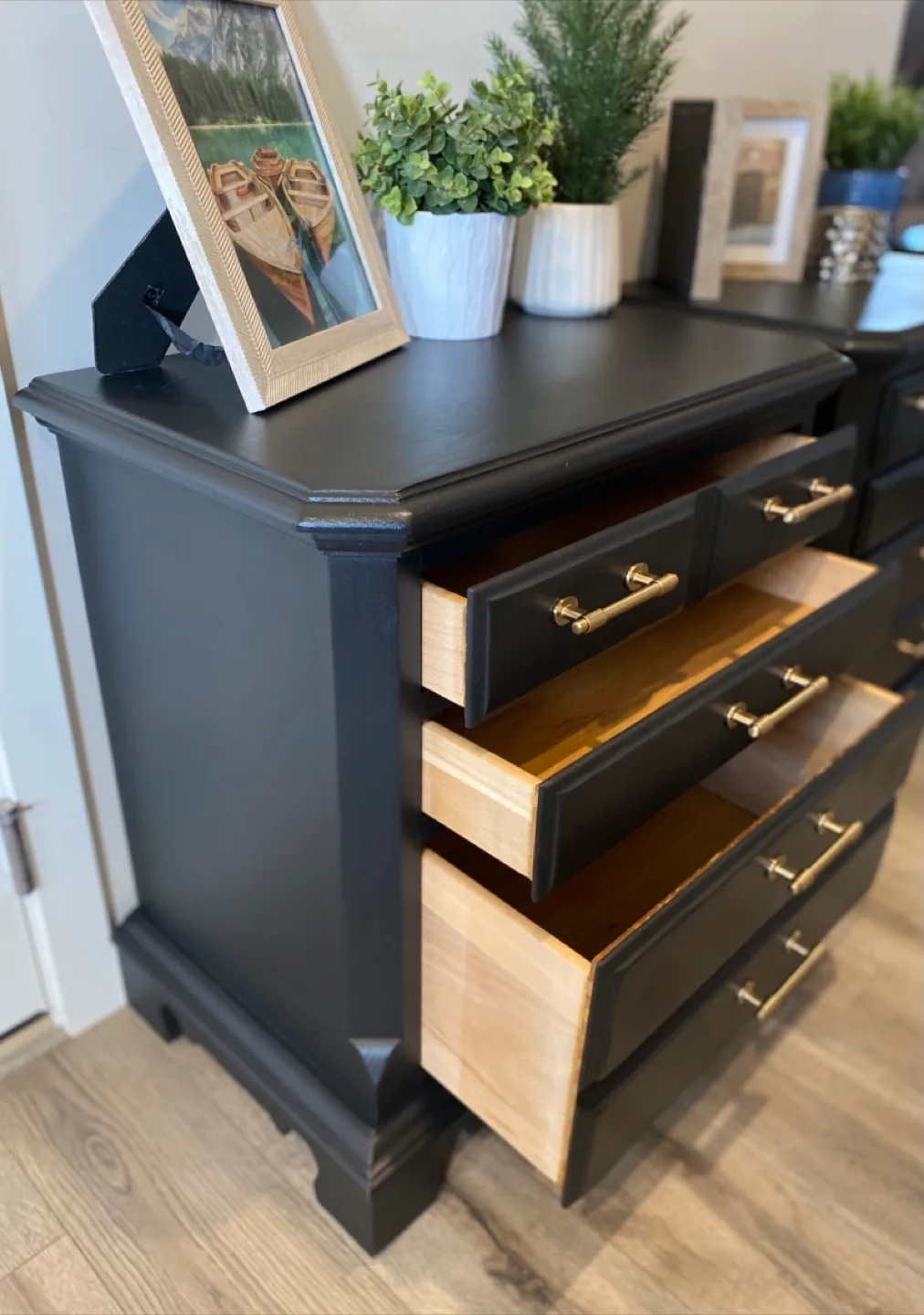 Hardwood Thomasville Nightstands Pair Black & Gold image indicator(5)