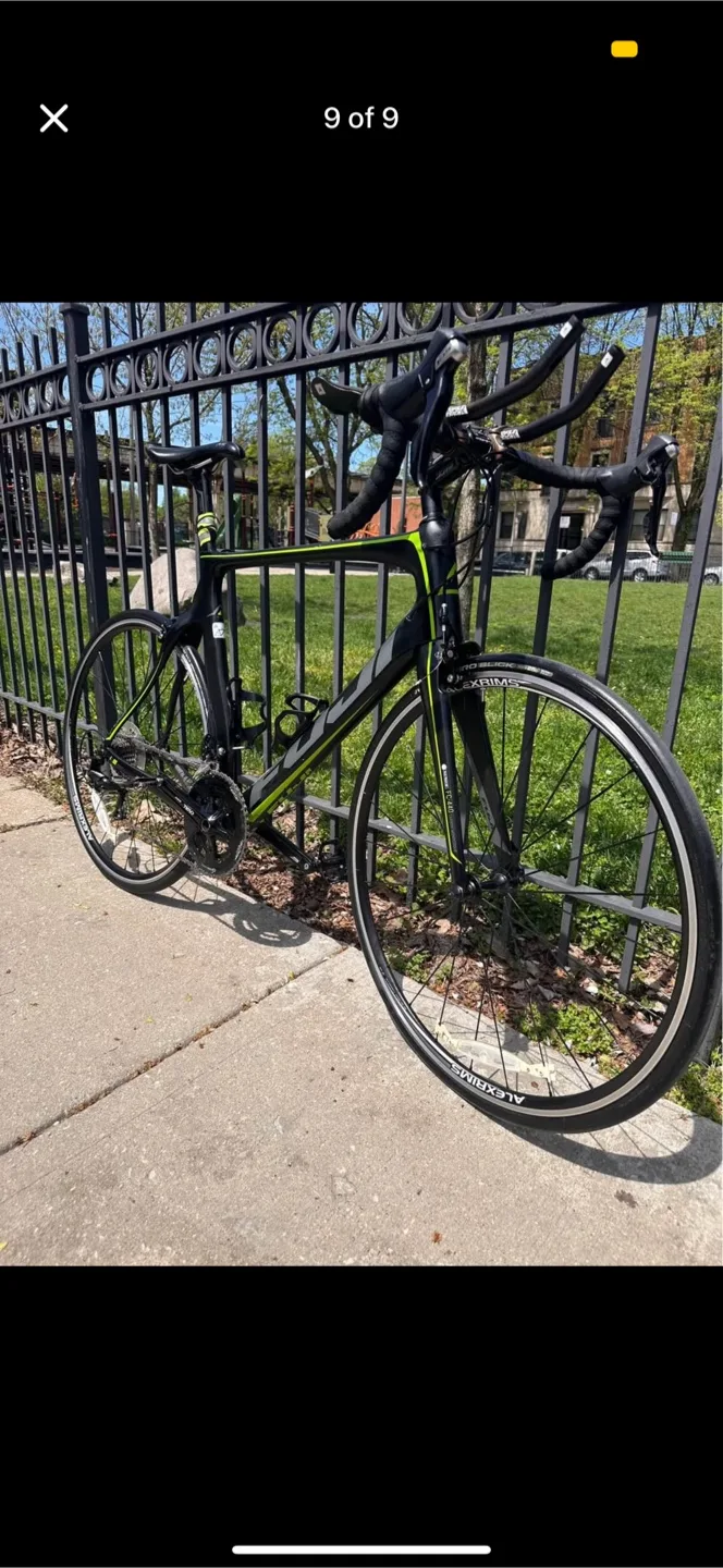 Fuji Road Bike - 56cm image indicator(9)