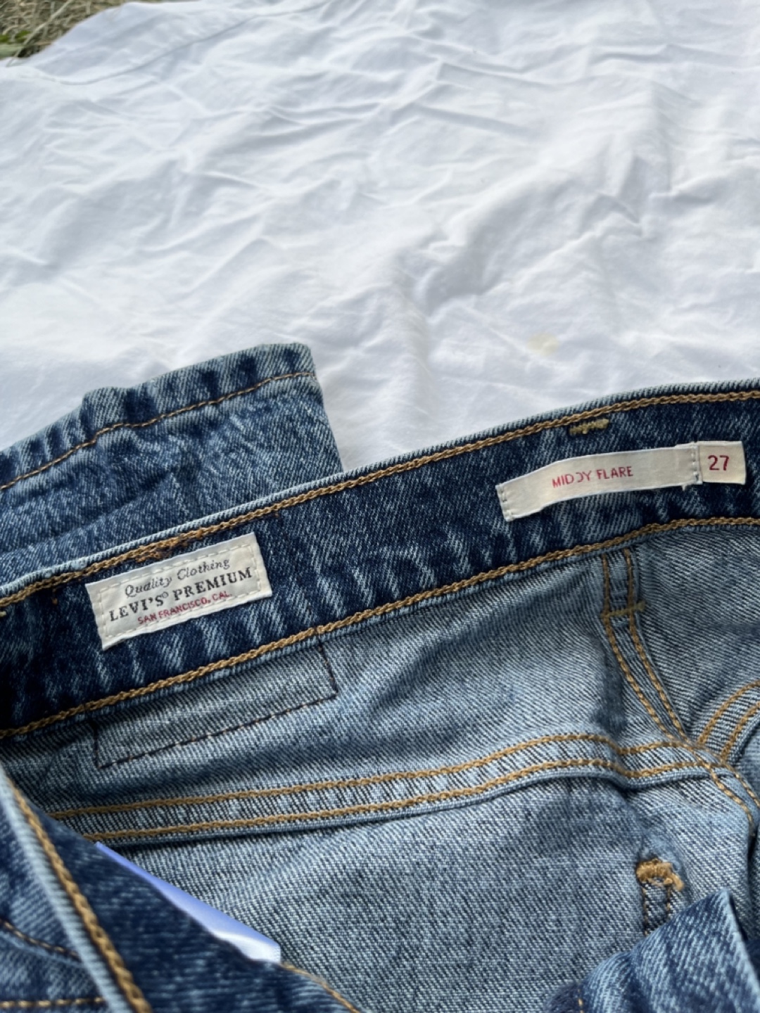 Levi's Premium Middy Flare Jeans - Size 27 - photo 3