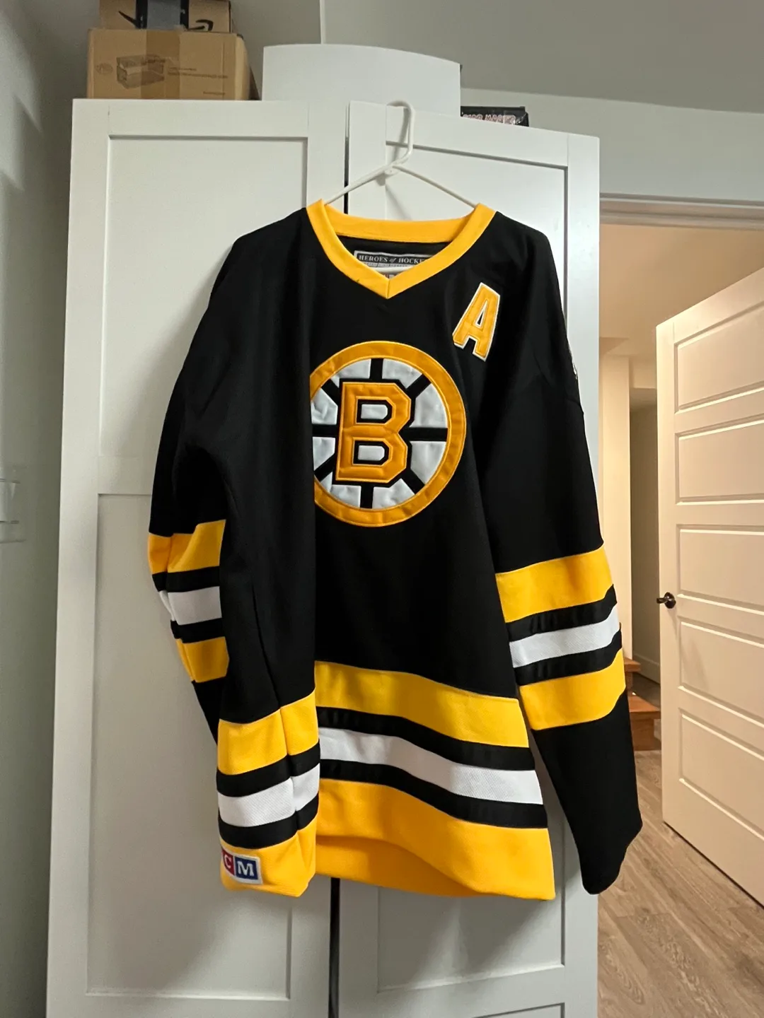CCM Boston Bruins Orr #4 Hockey Jersey thumbnail