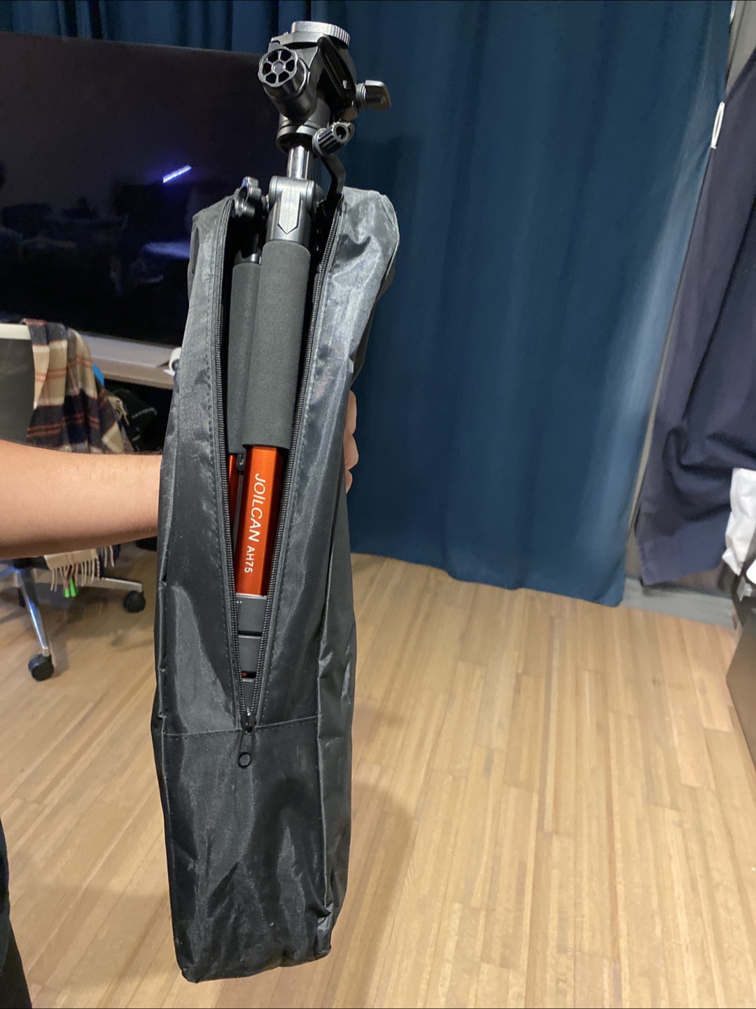 ‼️Moving Out Sale‼️JOILCAN AH75 Tripod with Carry Bag - photo 4