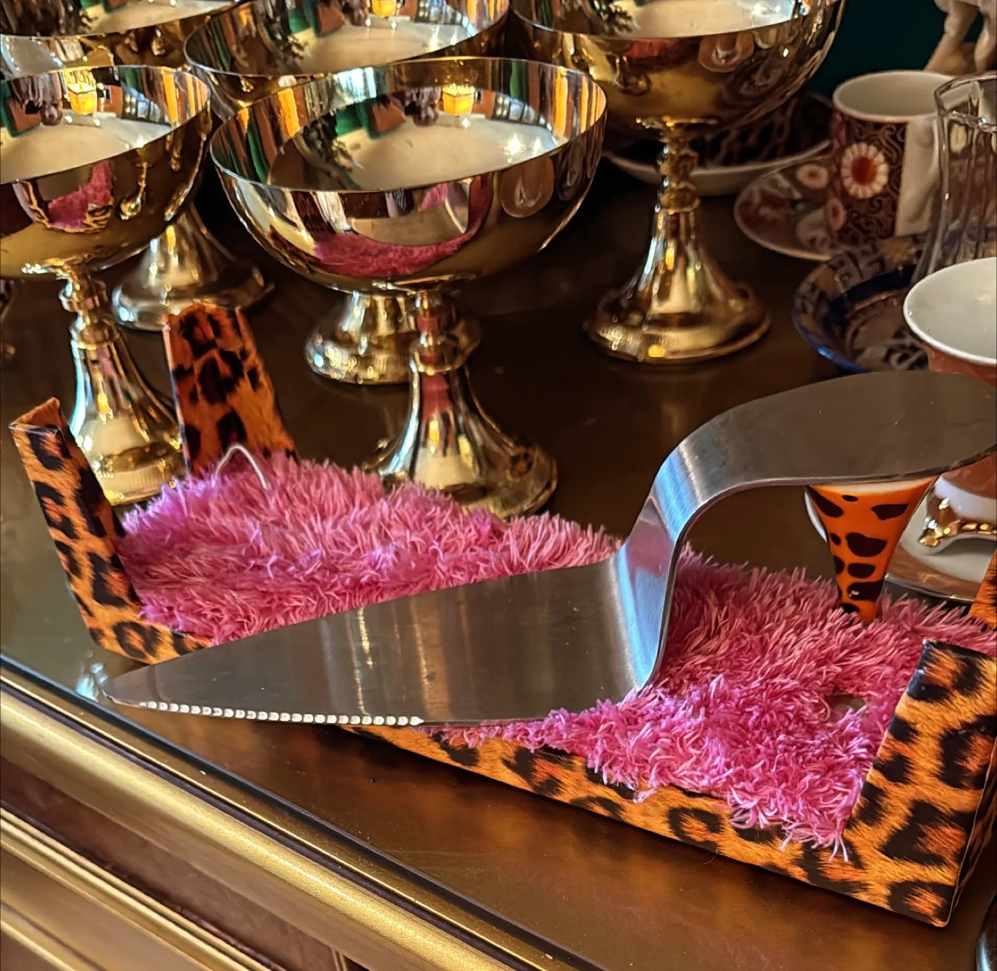 Novelty High Heel Cake Server thumbnail