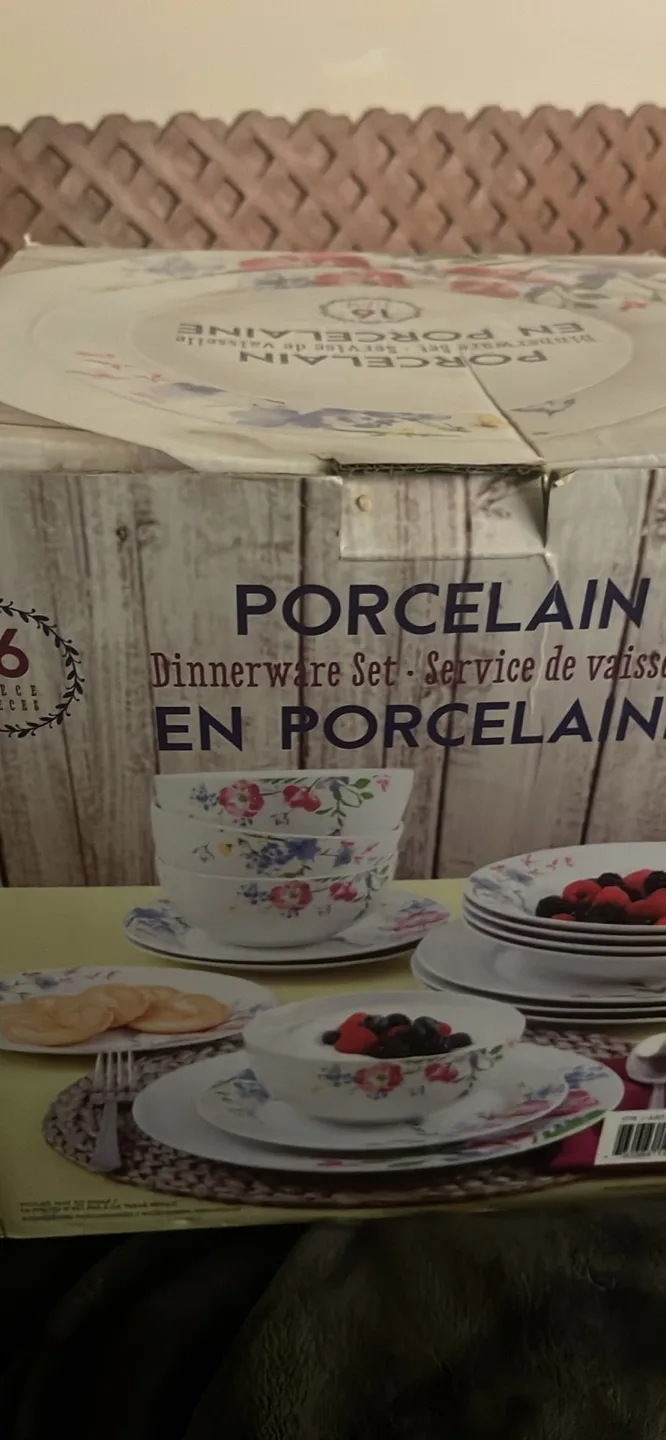 Porcelain Dinnerware Set, Floral Design thumbnail