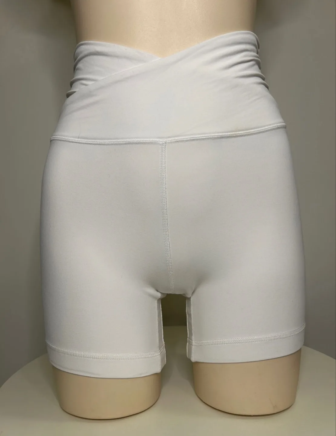 Lululemon Align High Rise White Shorts image indicator(3)