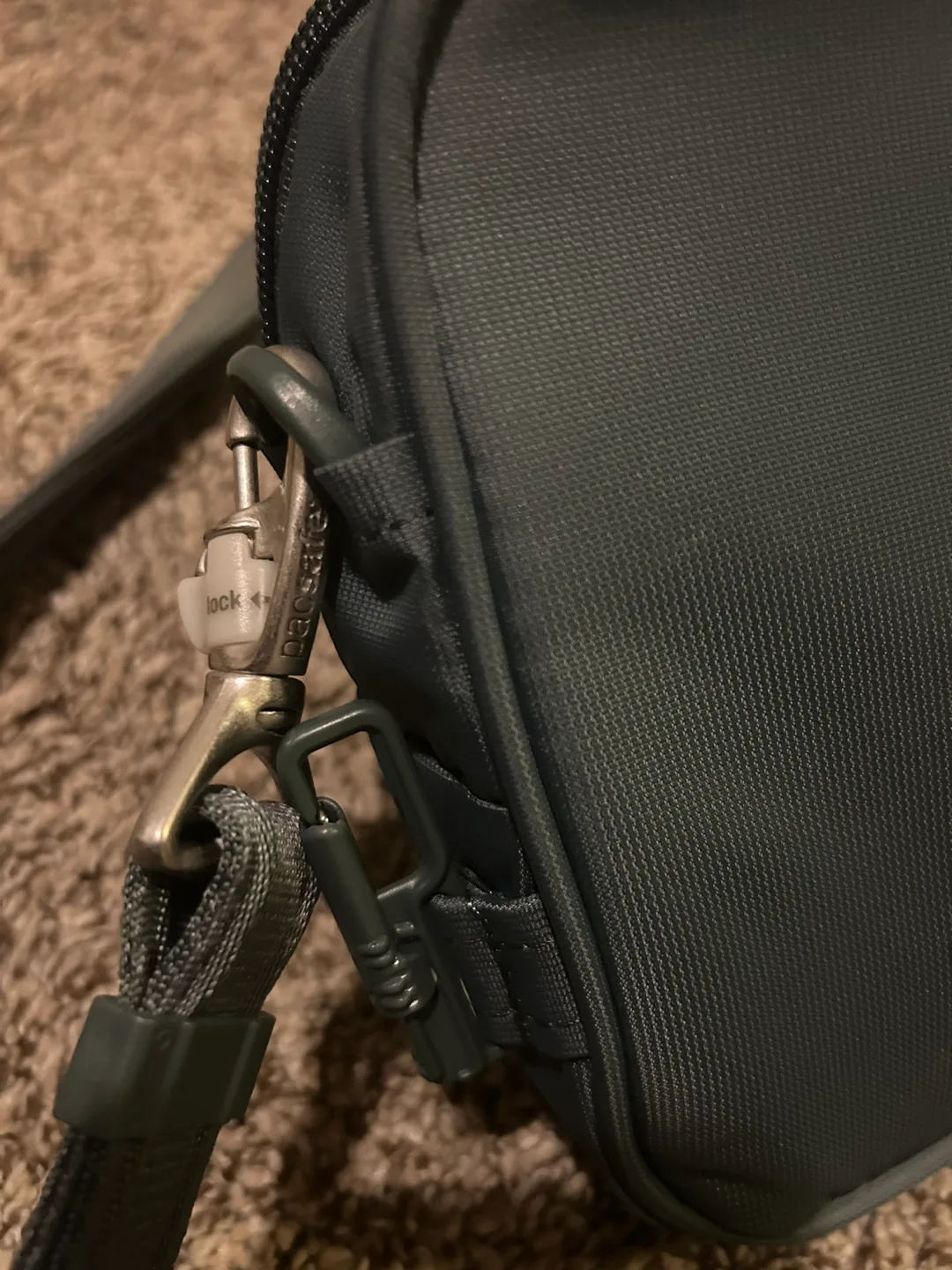 Pacsafe Metrosafe LS-Series Crossbody Bag image indicator(4)