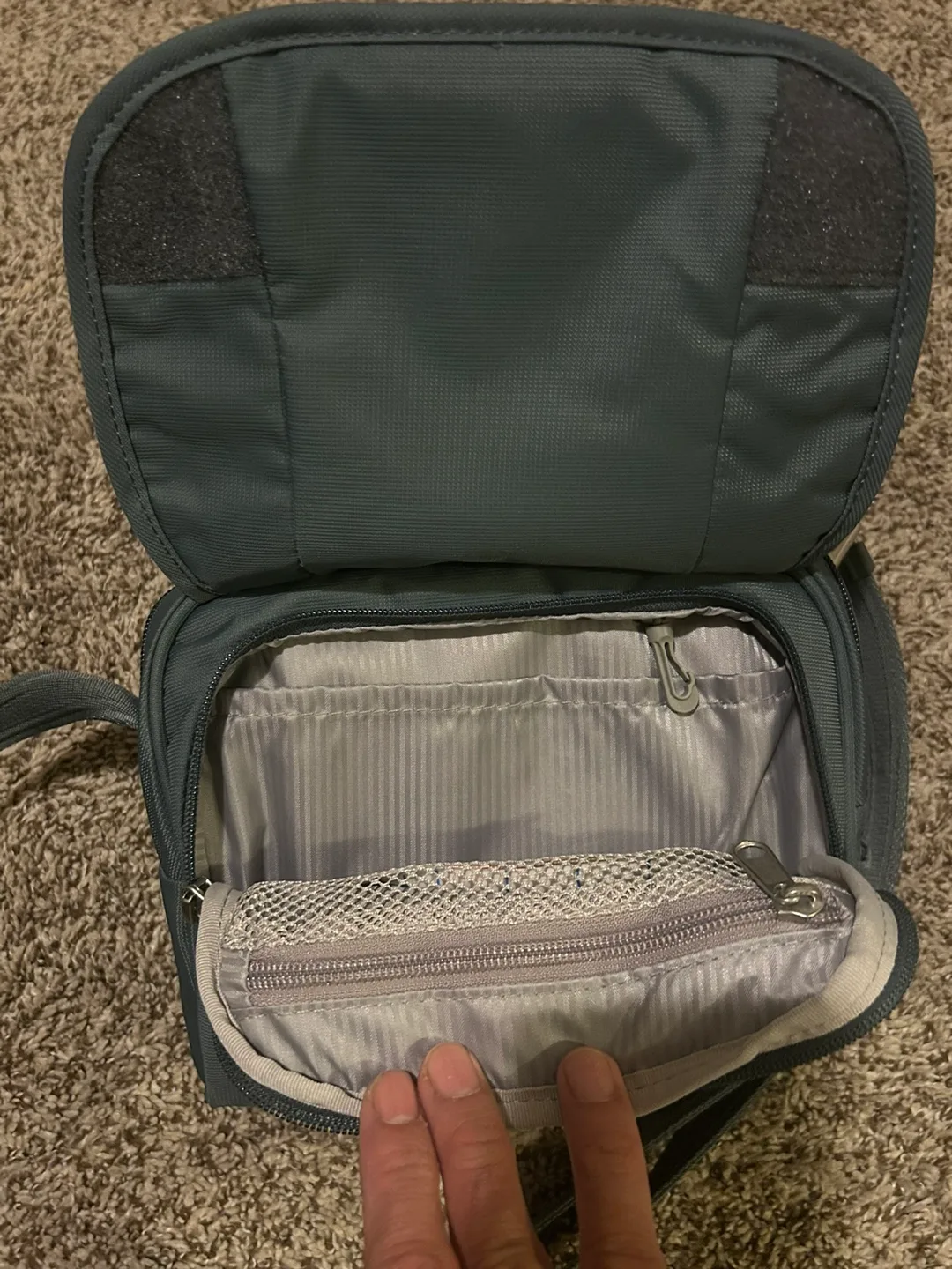 Pacsafe Metrosafe LS-Series Crossbody Bag image indicator(3)