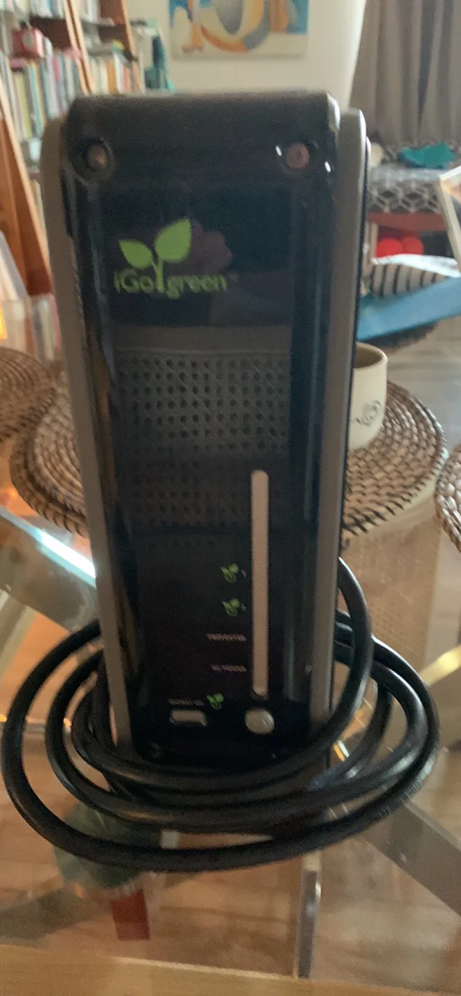 iGo Green Surge Protector Power Strip thumbnail