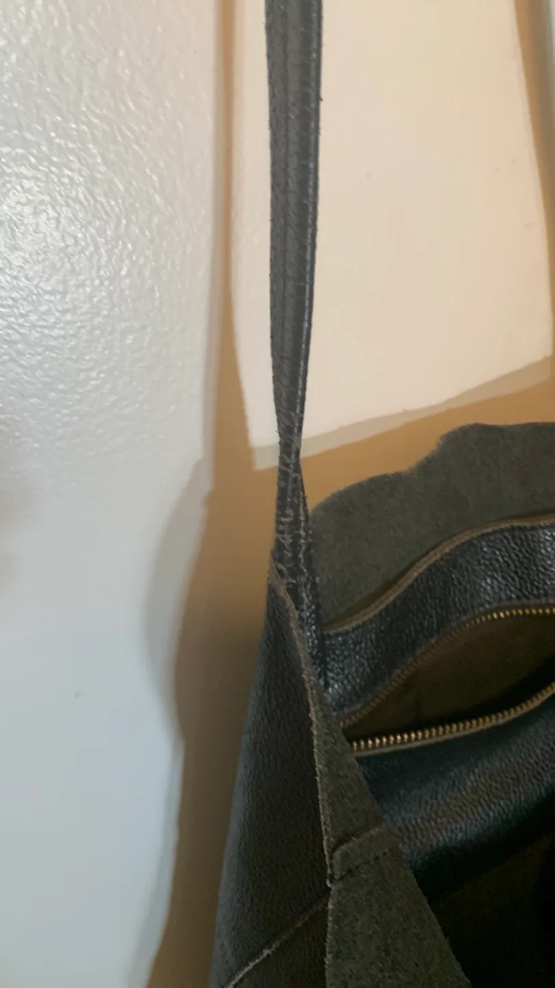 Black Leather Tote Bag image indicator(4)