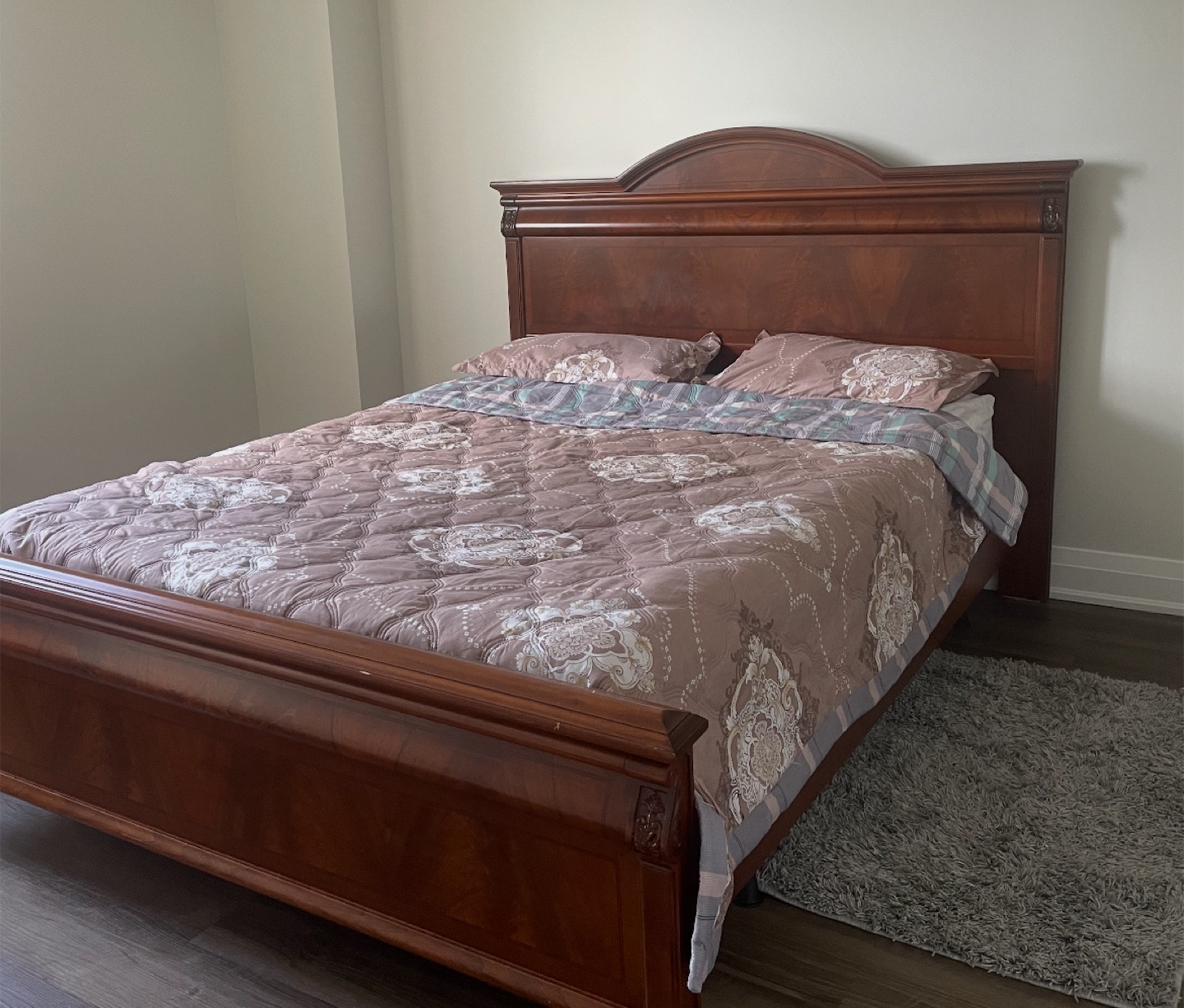 Queen Quilt with 2 Shams