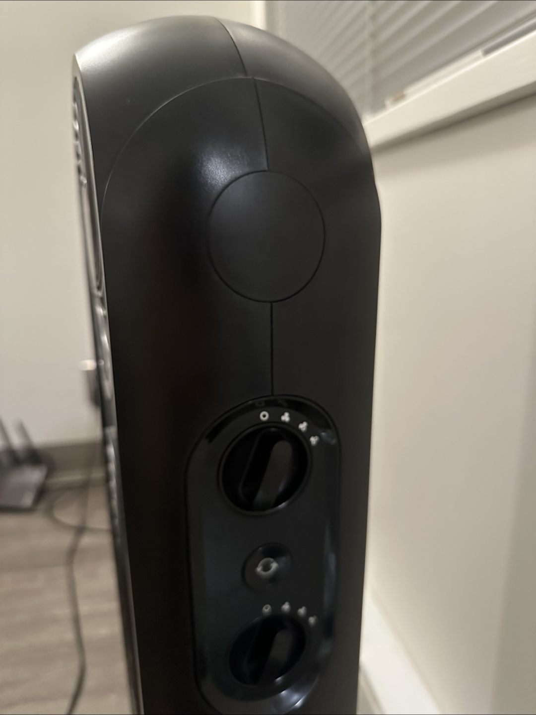 Honeywell Black Tower Fan - photo 3