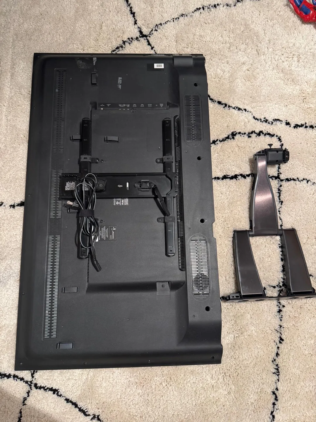 Insignia 48" TV with Wall Mount image indicator(3)