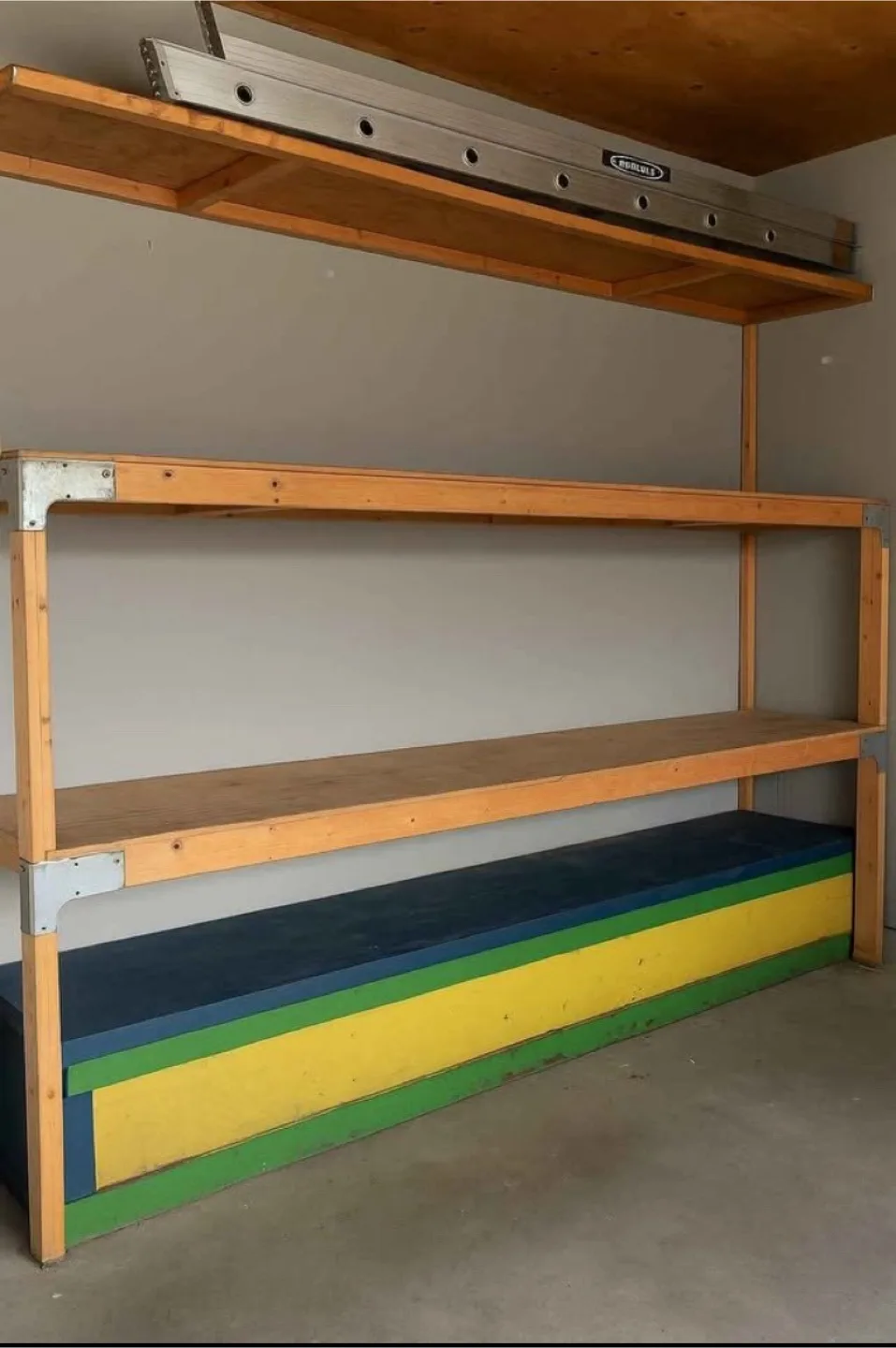 Sturdy Garage Workbench/Storage thumbnail