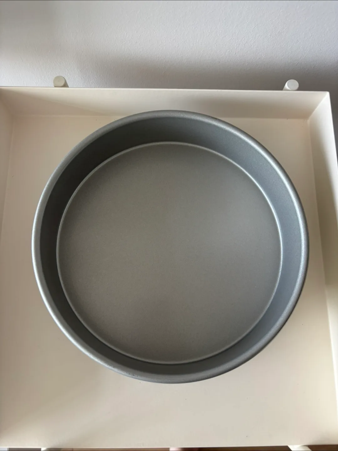 Round Cake Pan - approx 9 inch tin thumbnail