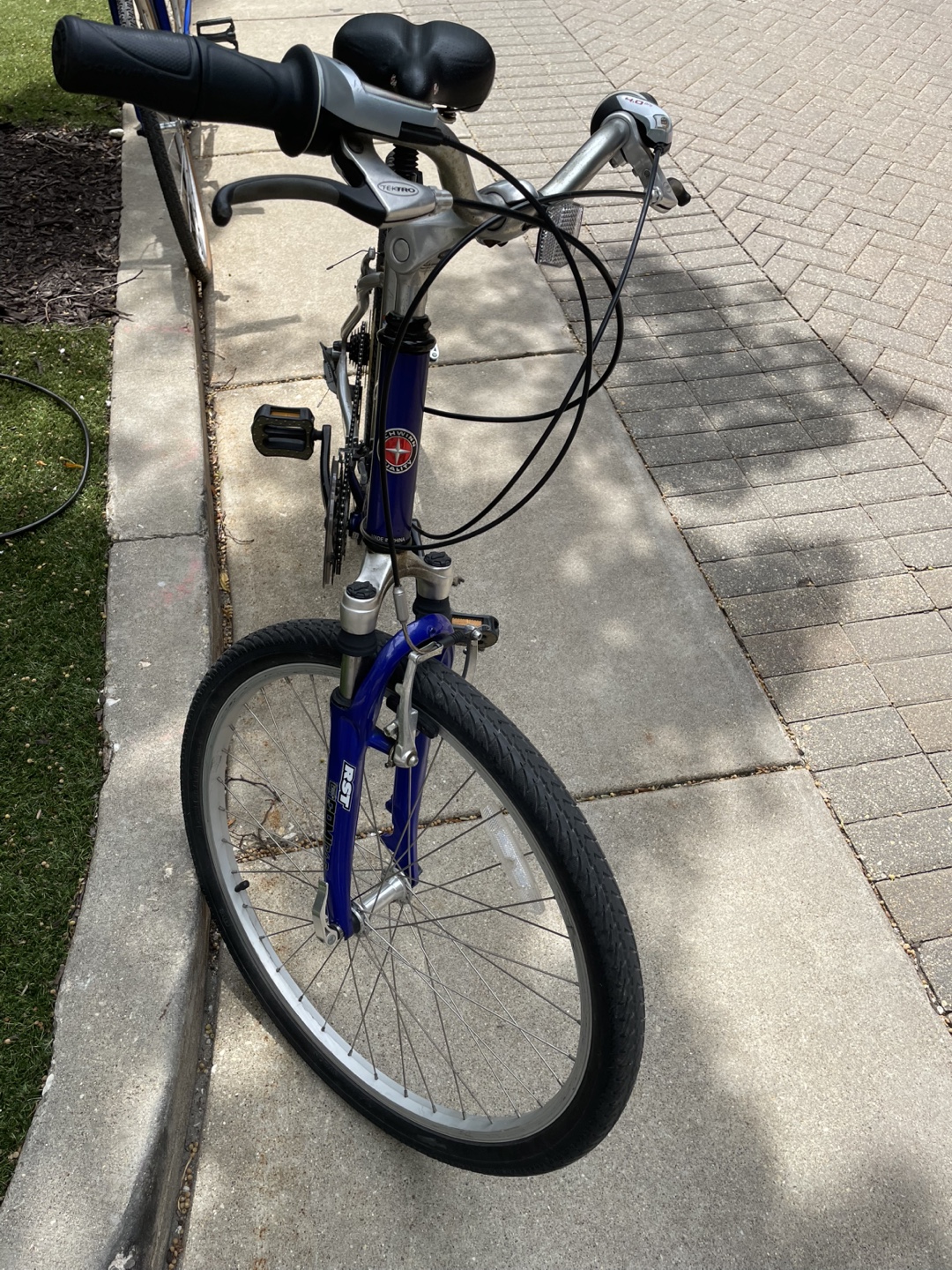 Schwinn Sierra Ladies Bike - Blue and Silver - photo 2
