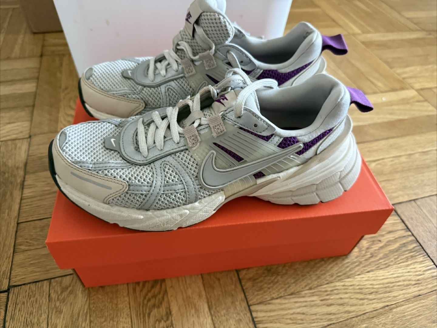 Nike V2K Run Premium - Size 6