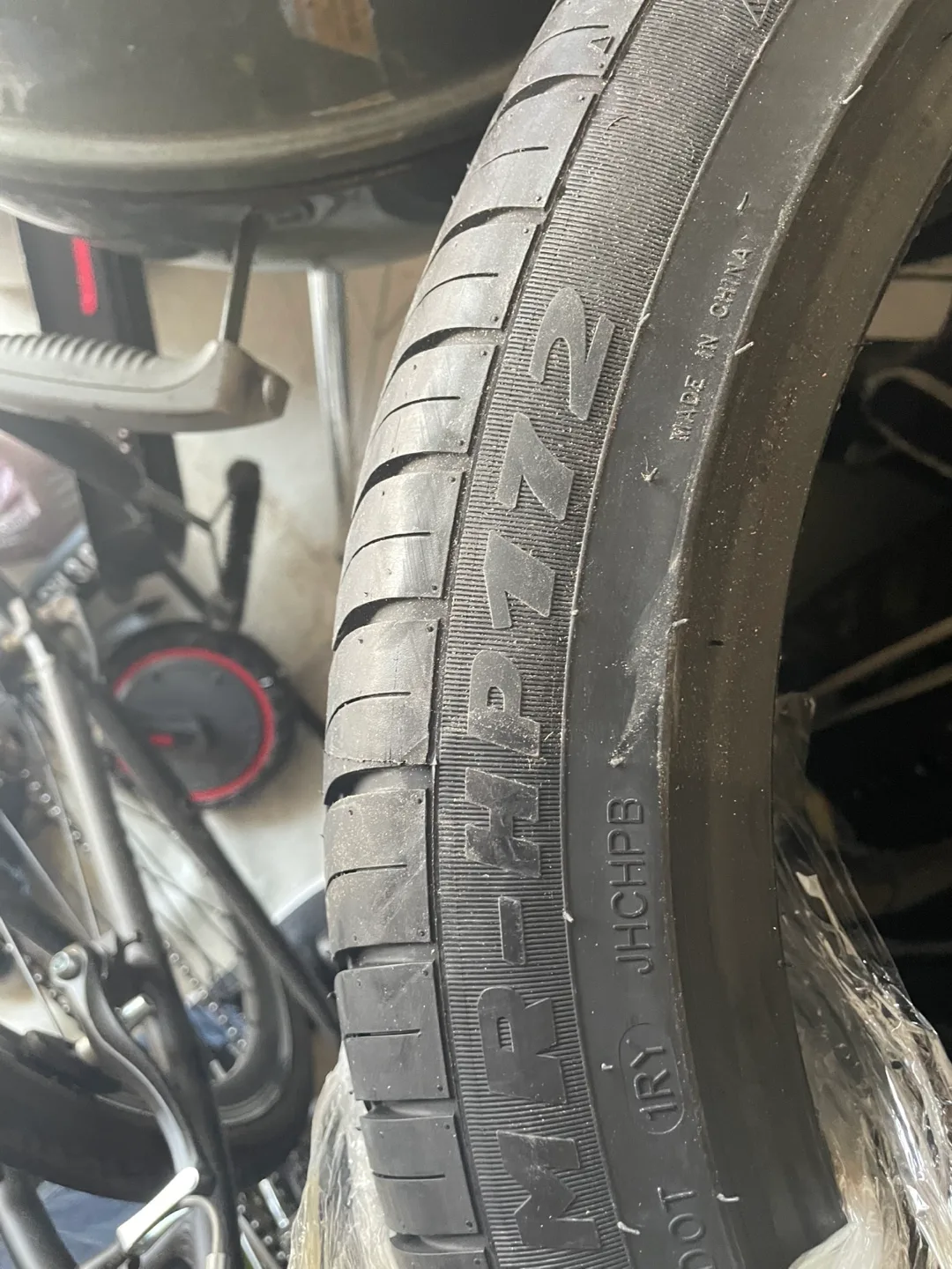 Mirage MR-HP172 Tire 225/45R19 image indicator(2)