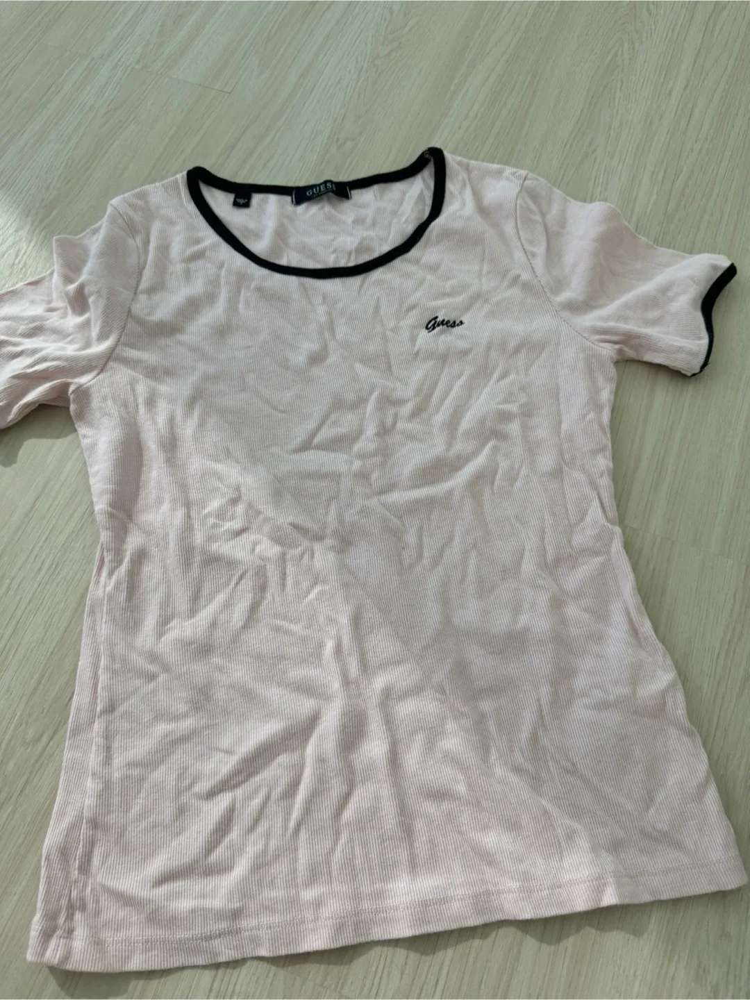 Guess clothes thumbnail