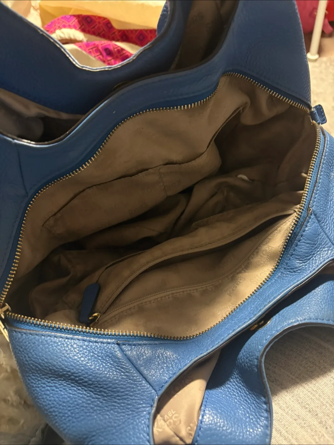 Michael Kors Blue Leather Shoulder Bag image indicator(2)