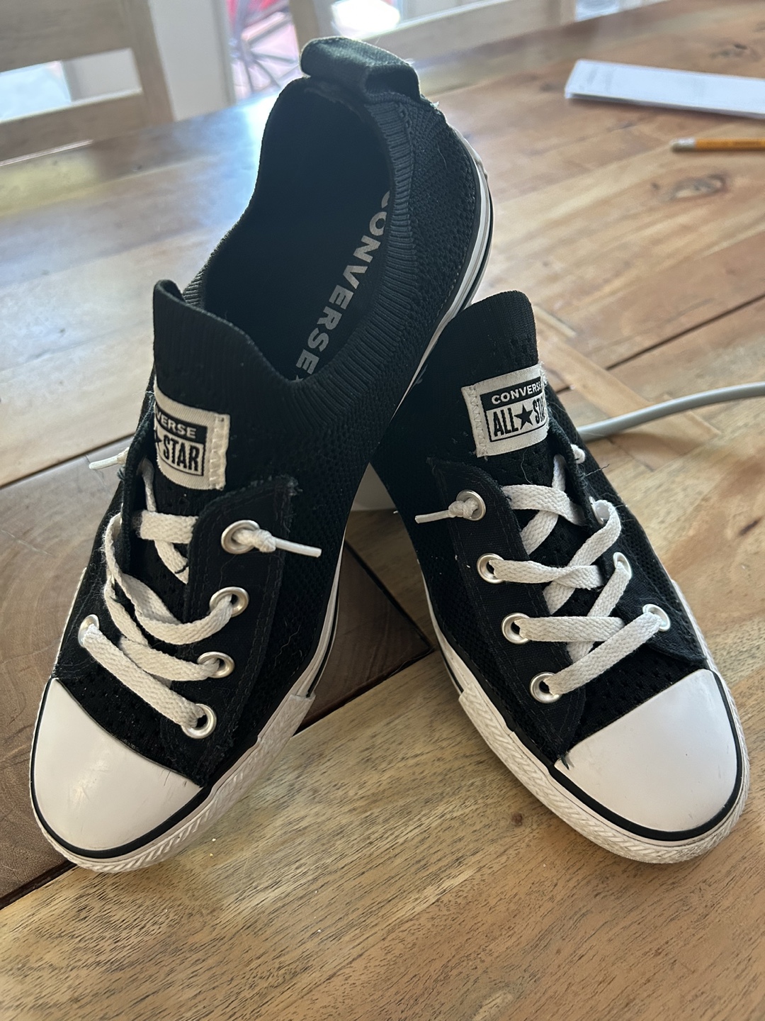 Converse ladies size 9