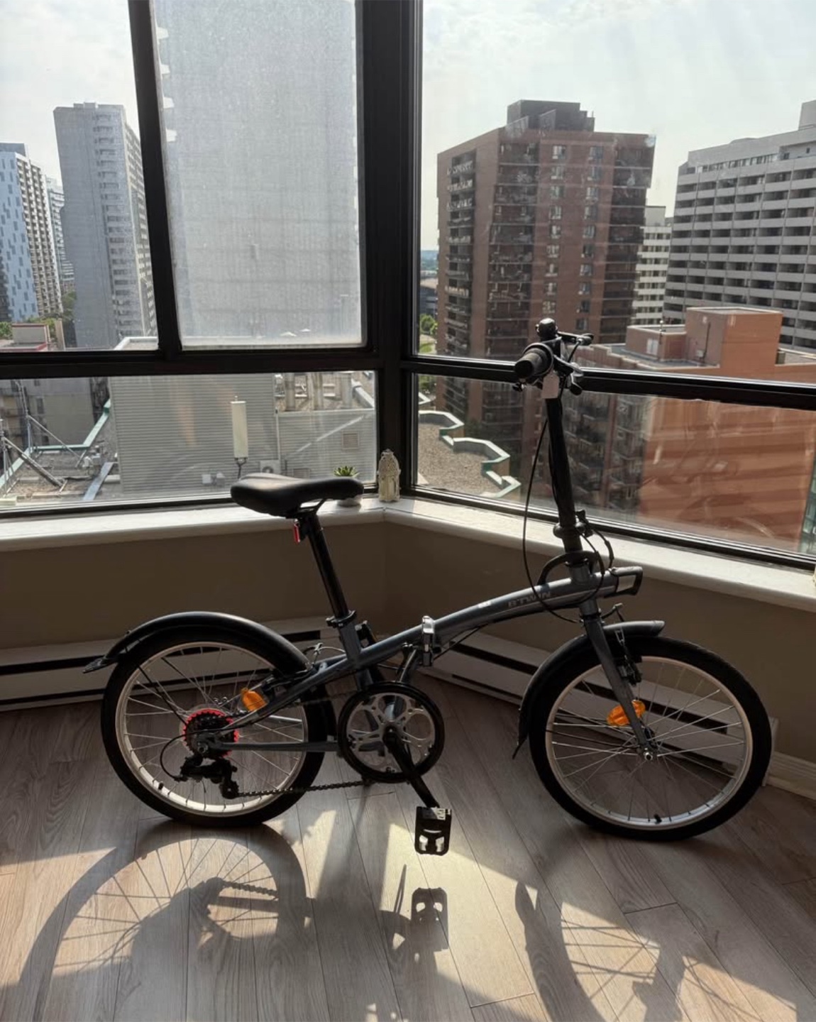 B-TWIN Folding Bike w/ Bike Lock & Phone Mount - photo 2