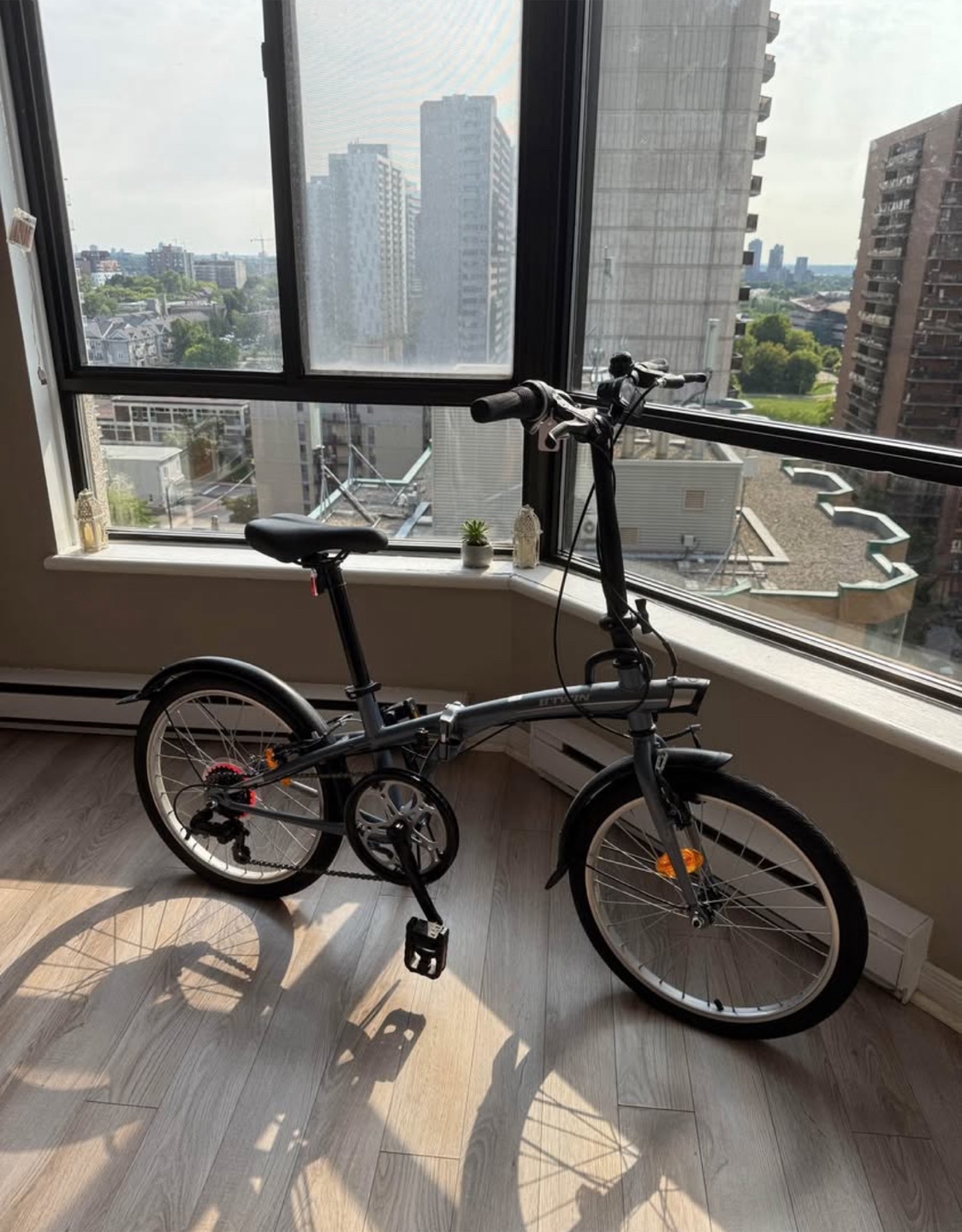 B-TWIN Folding Bike w/ Bike Lock & Phone Mount