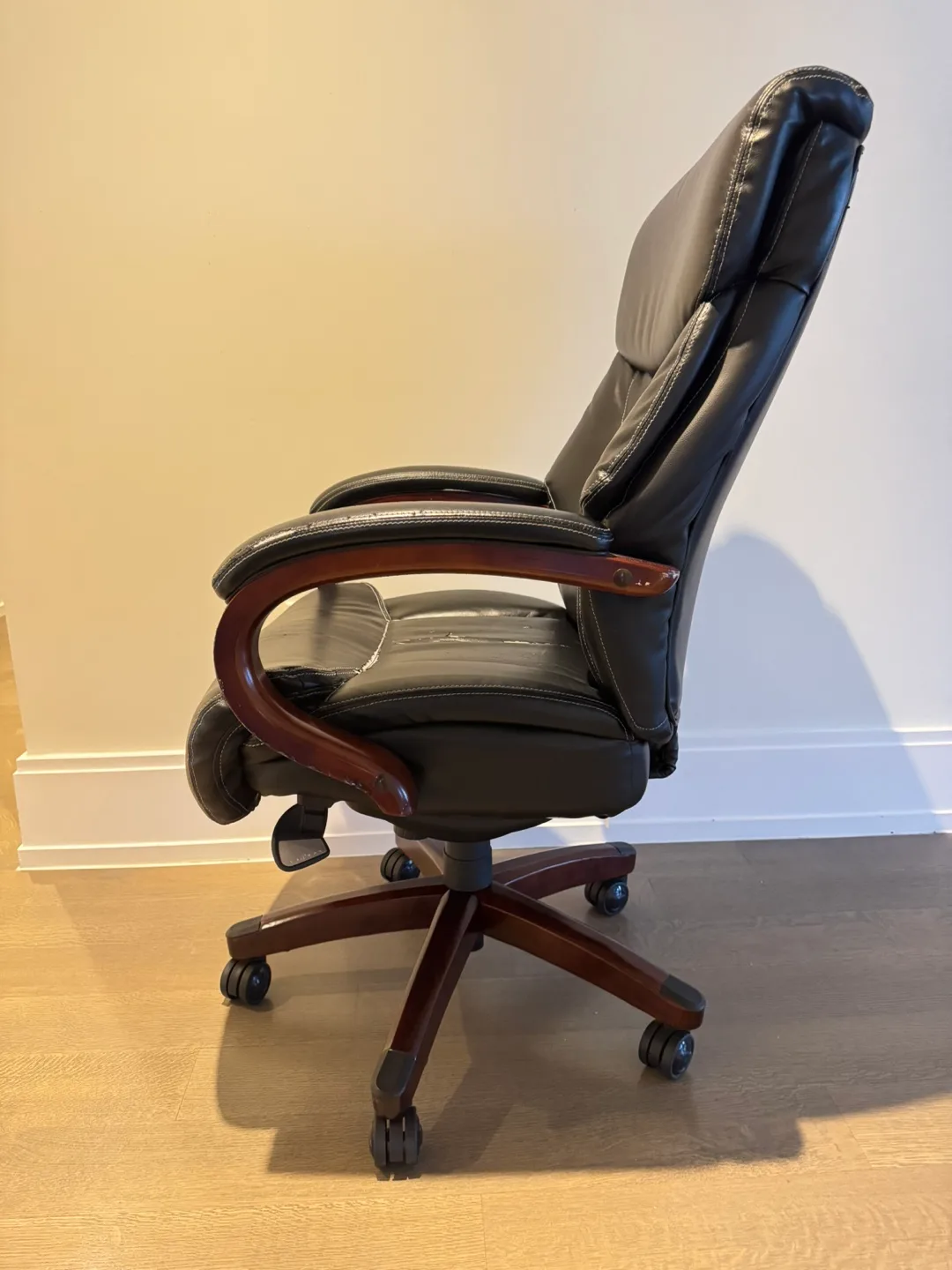 LazyBoy - Leather Executive Office Chair - Black image indicator(3)