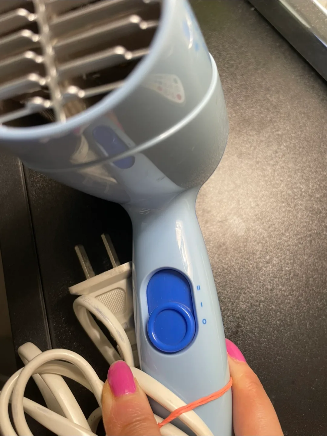 Philips SalonDry Compact 1000W Hair Dryer image indicator(5)