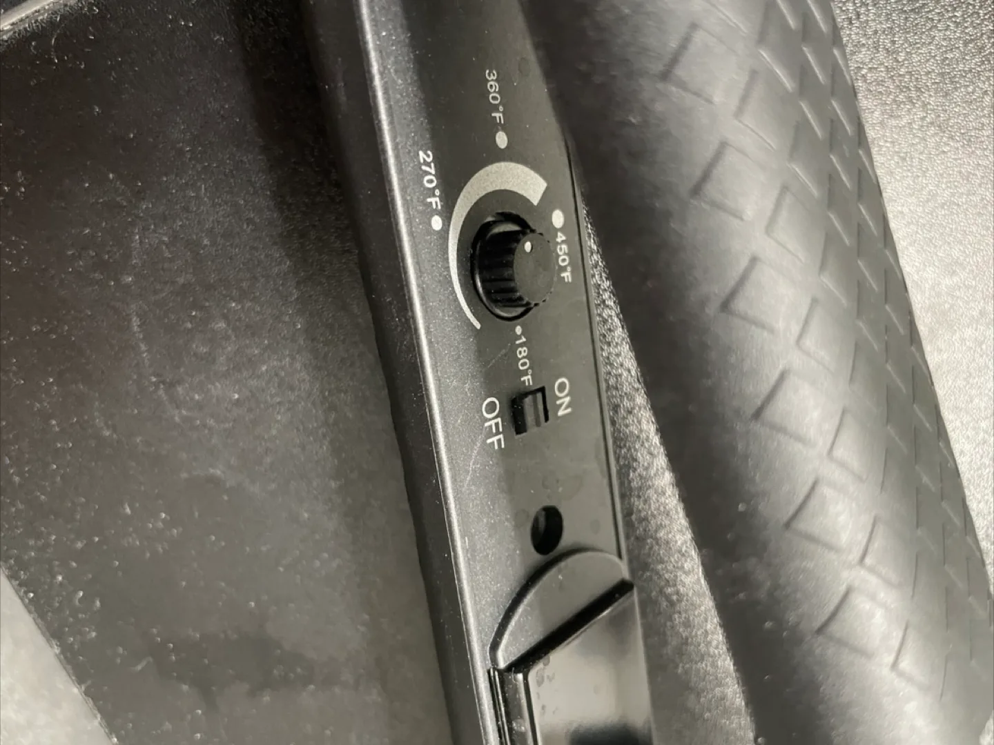 🥕Kipozi Hair Straightener - Like New! image indicator(4)