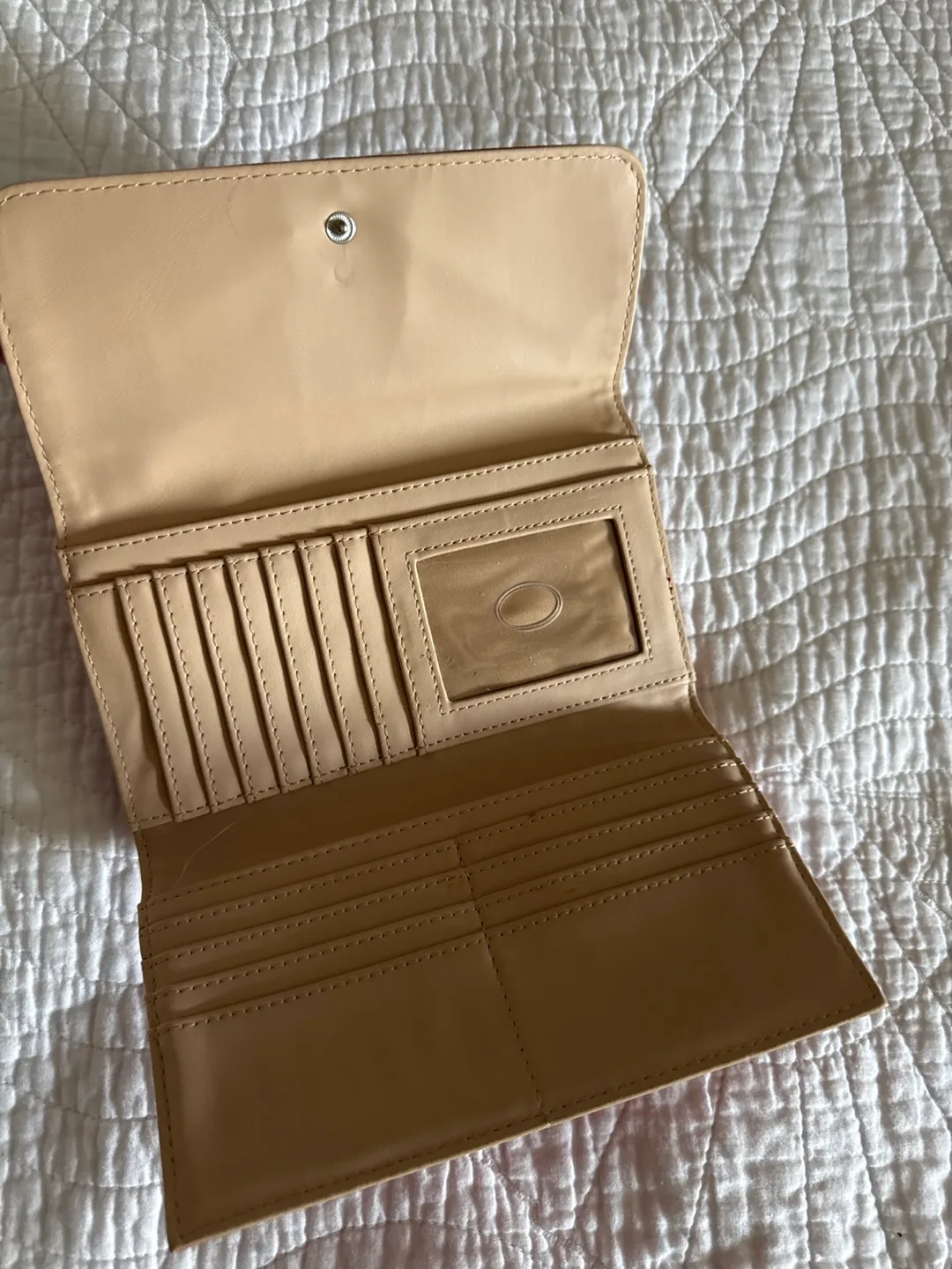 Guess Wallet - Red image indicator(2)