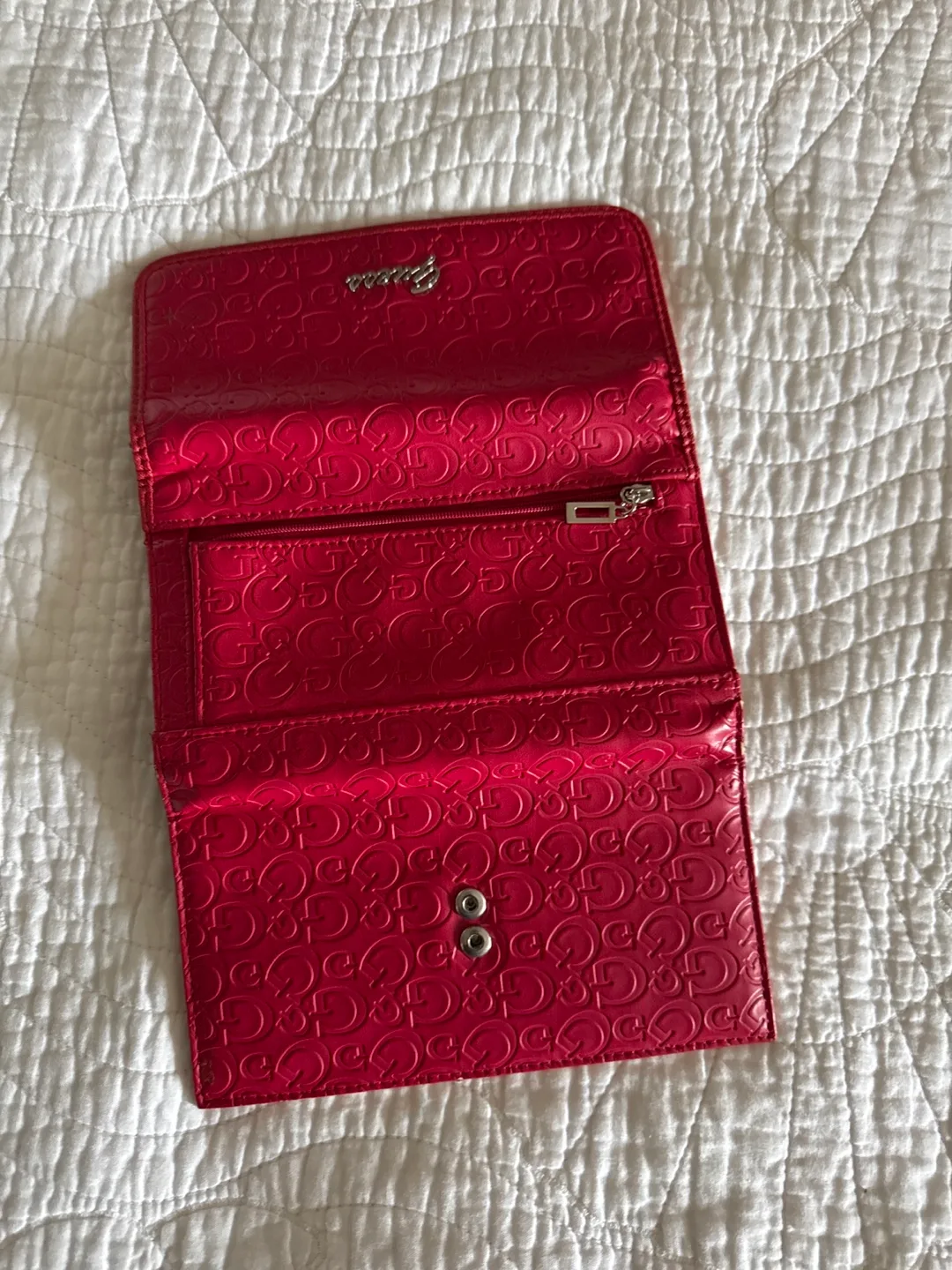 Guess Wallet - Red image indicator(3)