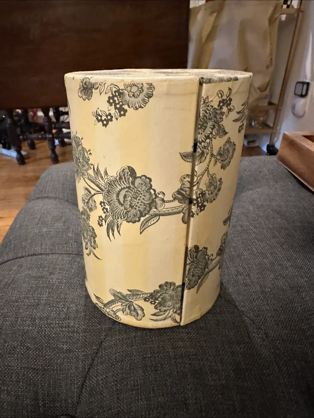 Floral Patterned Round Jewelry Box image indicator(3)