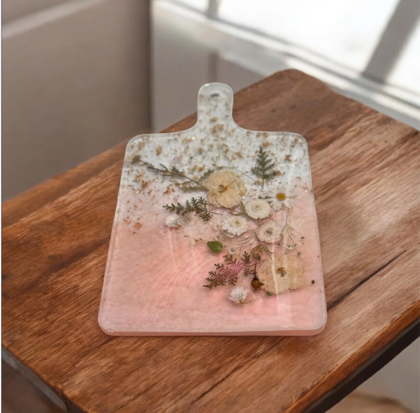 Handmade Resin Cutting Board with Flowers image indicator(2)