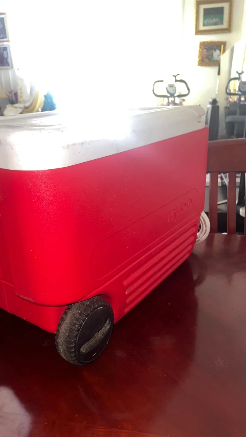 🧡Igloo Wheelie Cool 38 Qt Cooler image indicator(8)
