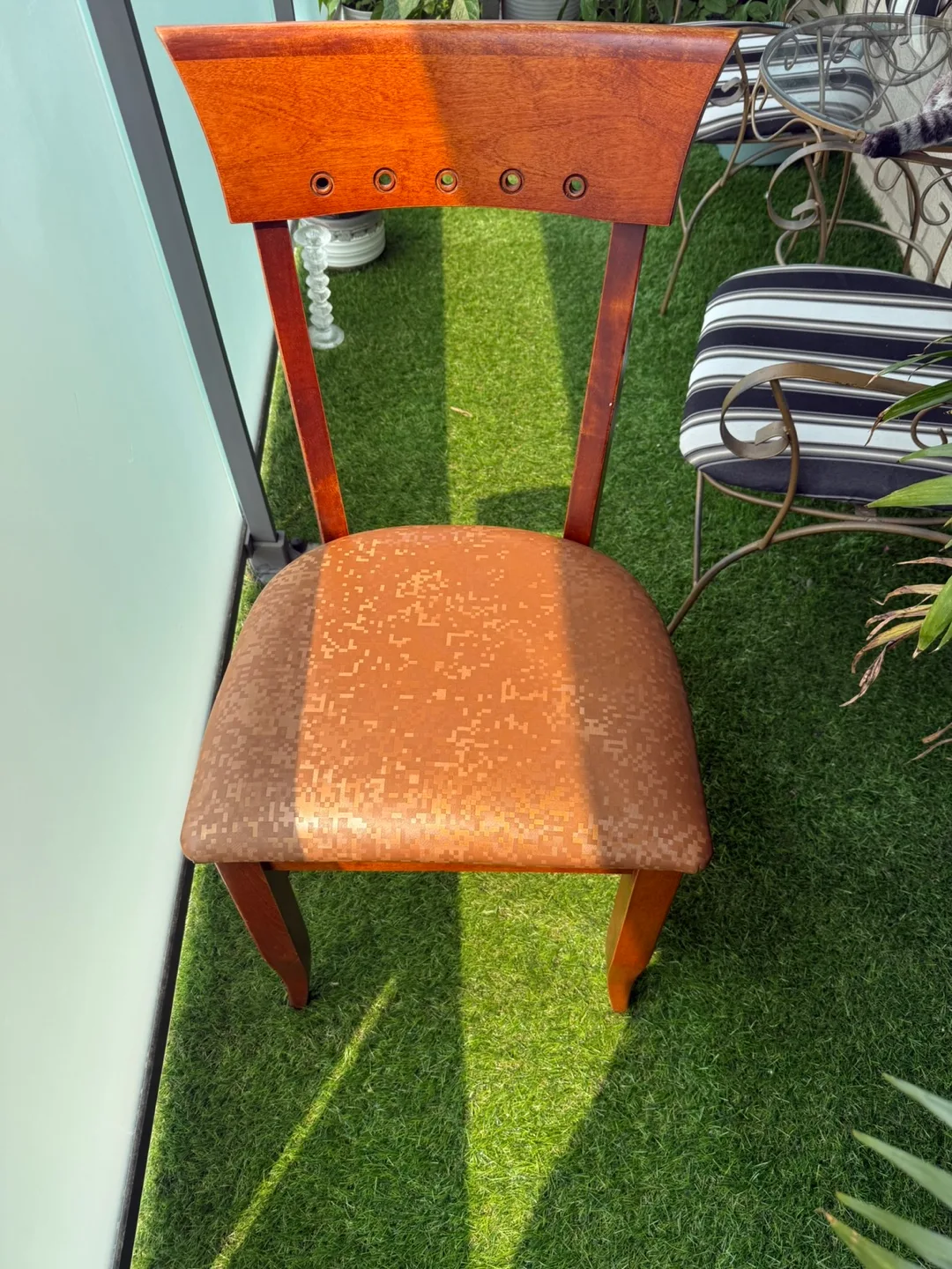 4 sturdy wooden dining chairs image indicator(6)