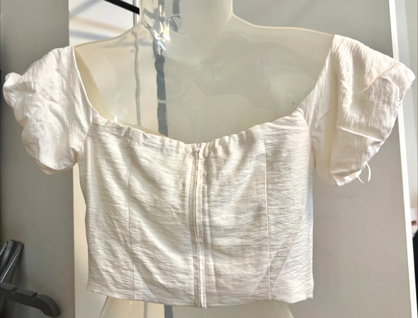 Dynamite Off-Shoulder Crop Top: Size S image indicator(3)