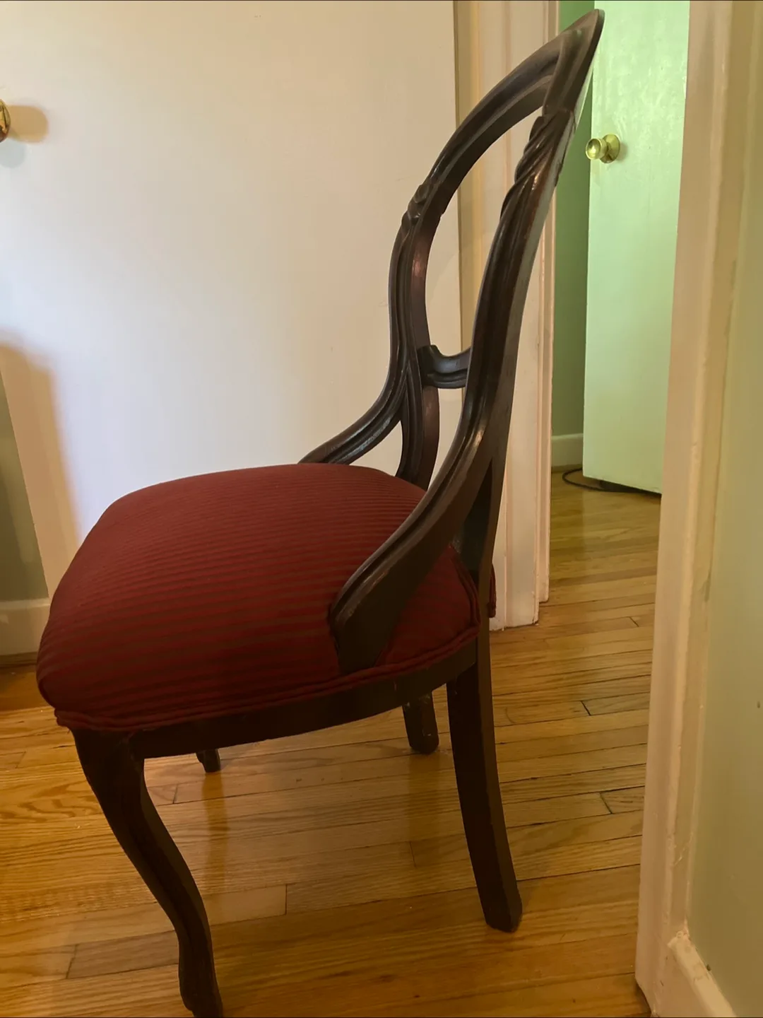 Antique Balloon Back Chair image indicator(4)