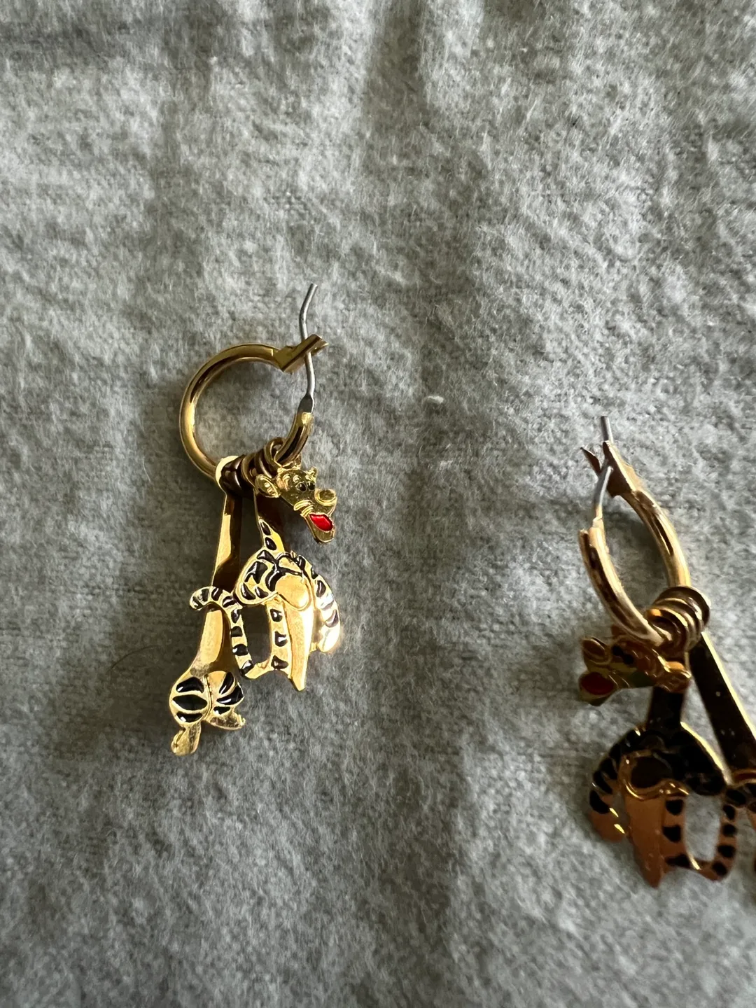 Disney Tigger Earrings image indicator(4)