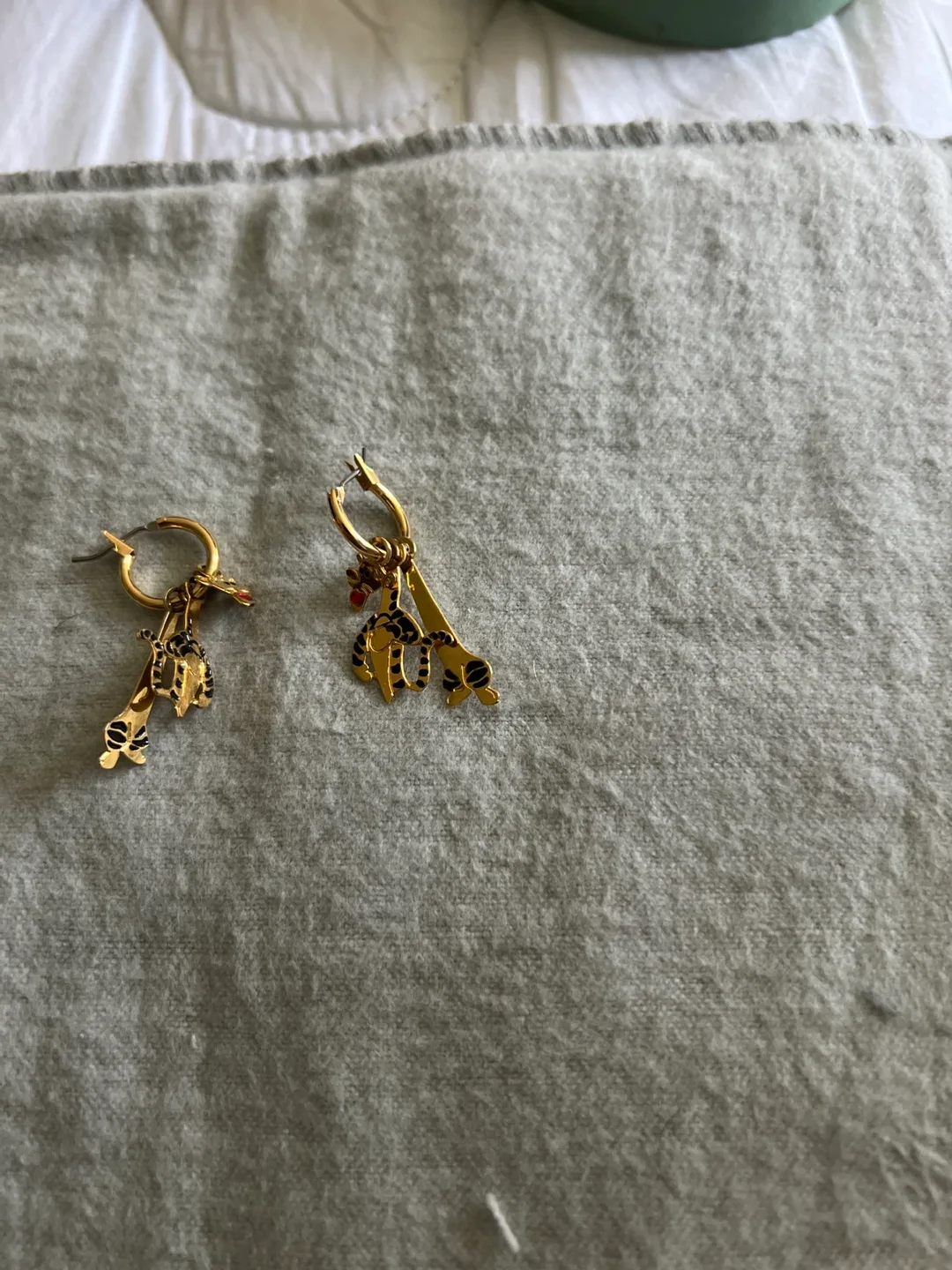 Disney Tigger Earrings image indicator(3)