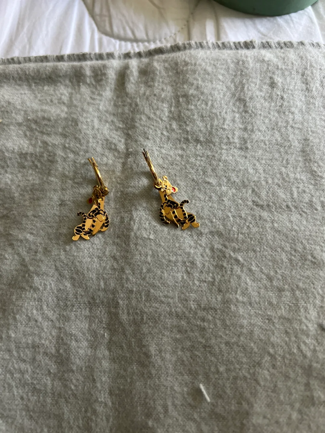 Disney Tigger Earrings image indicator(2)