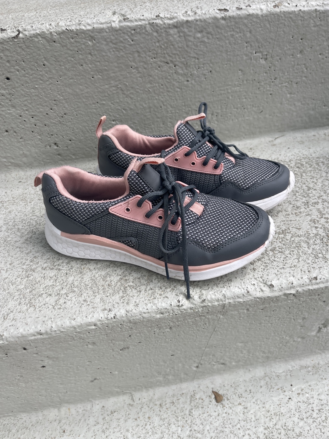 Zudio Kids Sneakers - Size 4 - photo 2