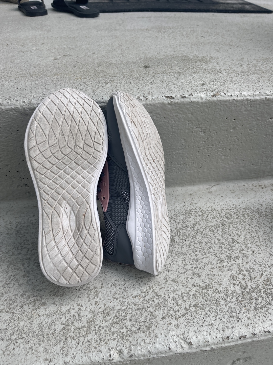 Zudio Kids Sneakers - Size 4 - photo 3