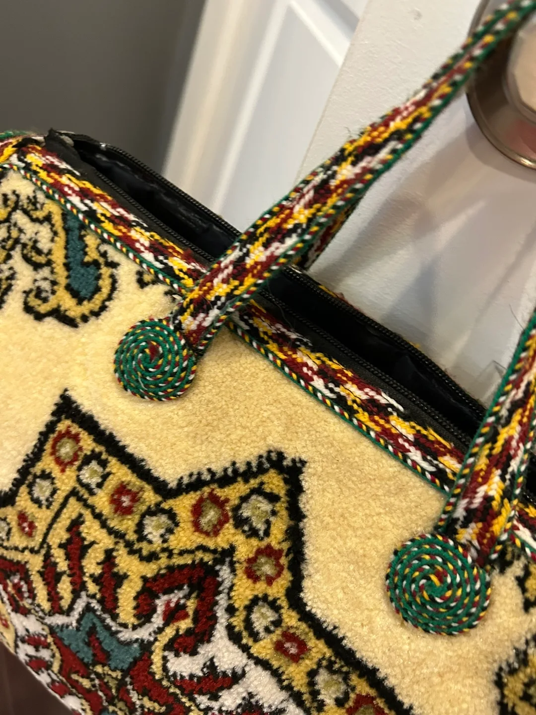 Aniqe Carpet style Bag image indicator(3)