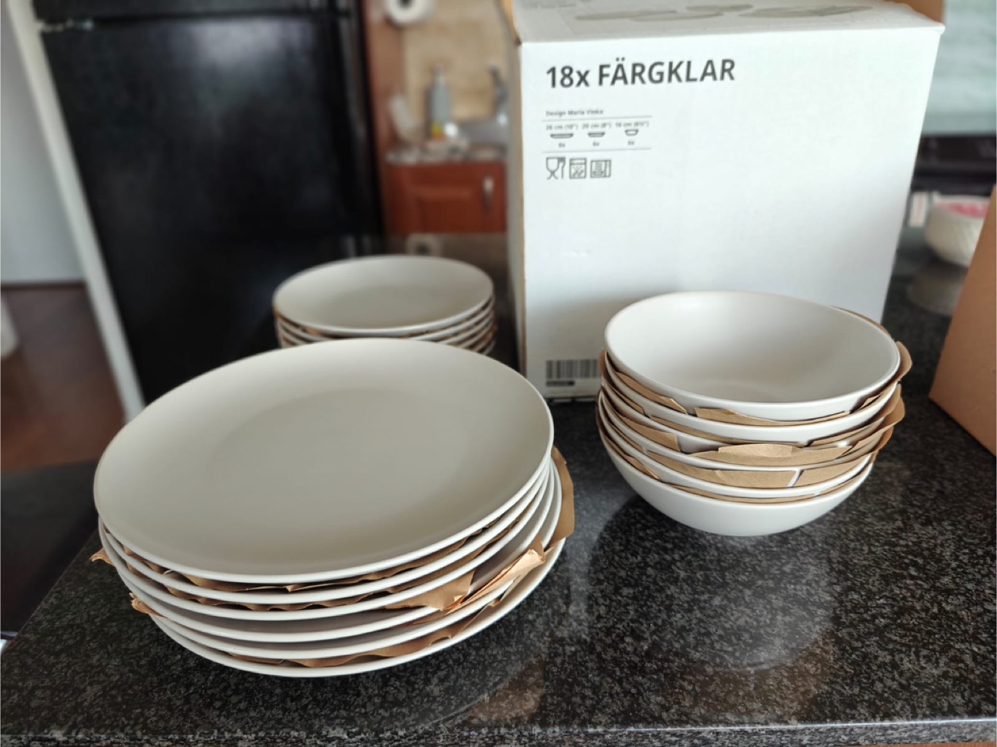 IKEA FÄRGKLAR 18-Piece Dinnerware Set, New in Box!